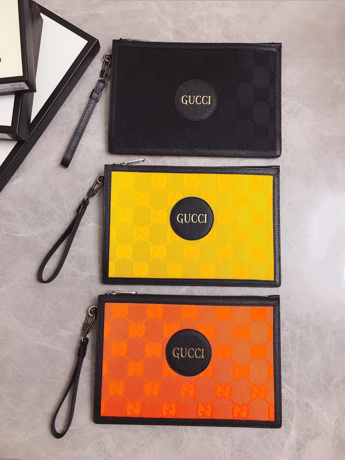💰520 🇭🇺🇭🇺Official website sync new style‼ ️The 2020 early autumn Gucci Off The Grid series is the first series of Gucci Circular Lines. 🧵The design of this product line makes full use of a variety of recyclable and sustainably sourced organic bio-based materials 🧵Regenerated nylon is made of recyclable sewing threads and accessories 🧵Relying on a bright opaque background to highlight the brand's unique GG pattern element! 🧵Black leather piping, brass alloy metal accessories, decorated with Gucci brand genuine cowhide logo! 🧵Model: 625598, size: 30x20