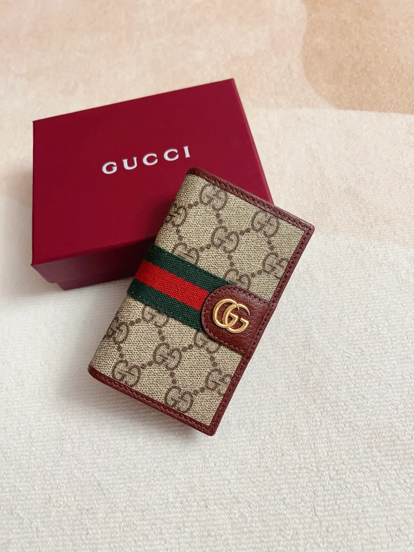 💰330🇭🇺🇭🇺 The new model is synchronized with the official website! Ophidia series ~ card holder wallet, 🍉🍉 made of GG Supreme original factory pig grain first-layer cowhide with PVC 🍉🍉 equipped with iconic double G hardware marks, classic red and green webbing, exquisitely made! 🍉🍉Model number: 834691🍉🍉Size: 11x10cm, color: brown maroon