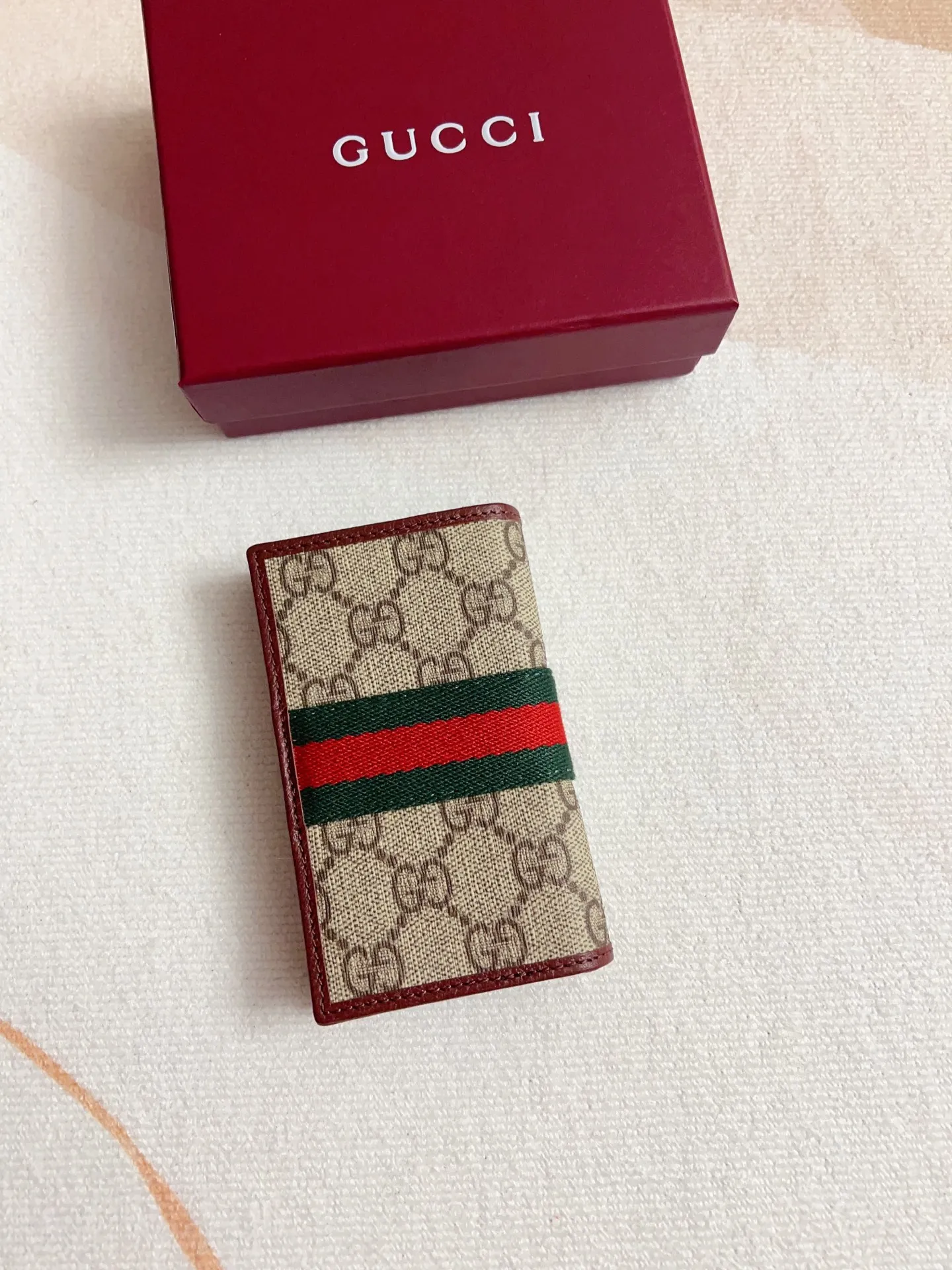 💰330🇭🇺🇭🇺 The new model is synchronized with the official website! Ophidia series ~ card holder wallet, 🍉🍉 made of GG Supreme original factory pig grain first-layer cowhide with PVC 🍉🍉 equipped with iconic double G hardware marks, classic red and green webbing, exquisitely made! 🍉🍉Model number: 834691🍉🍉Size: 11x10cm, color: brown maroon