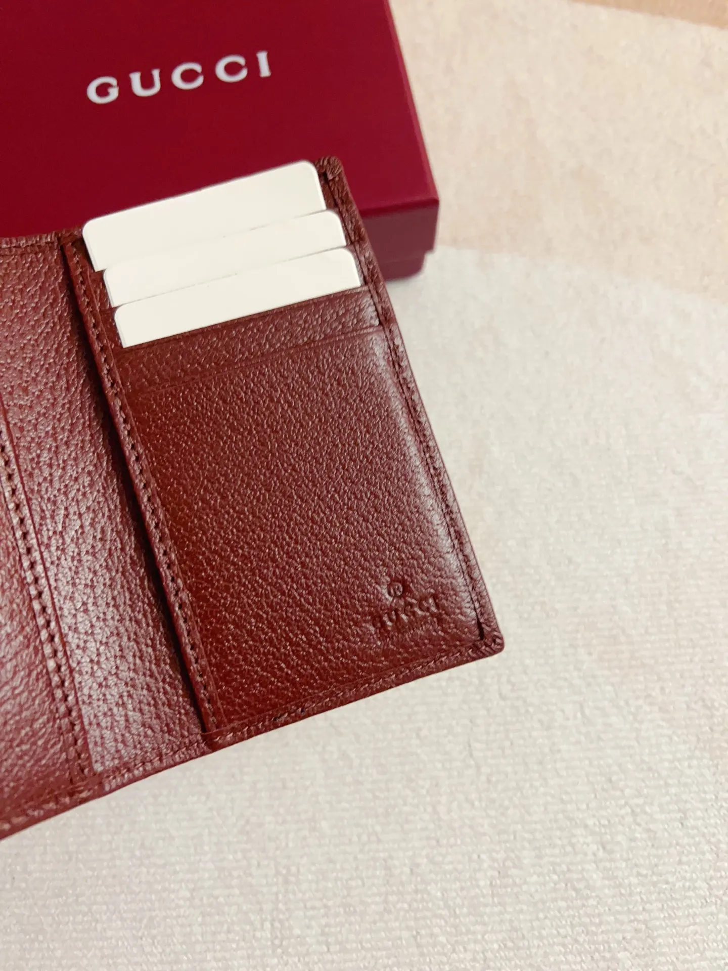💰330🇭🇺🇭🇺 The new model is synchronized with the official website! Ophidia series ~ card holder wallet, 🍉🍉 made of GG Supreme original factory pig grain first-layer cowhide with PVC 🍉🍉 equipped with iconic double G hardware marks, classic red and green webbing, exquisitely made! 🍉🍉Model number: 834691🍉🍉Size: 11x10cm, color: brown maroon