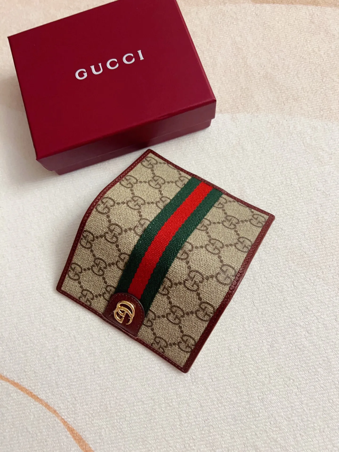 💰330🇭🇺🇭🇺 The new model is synchronized with the official website! Ophidia series ~ card holder wallet, 🍉🍉 made of GG Supreme original factory pig grain first-layer cowhide with PVC 🍉🍉 equipped with iconic double G hardware marks, classic red and green webbing, exquisitely made! 🍉🍉Model number: 834691🍉🍉Size: 11x10cm, color: brown maroon