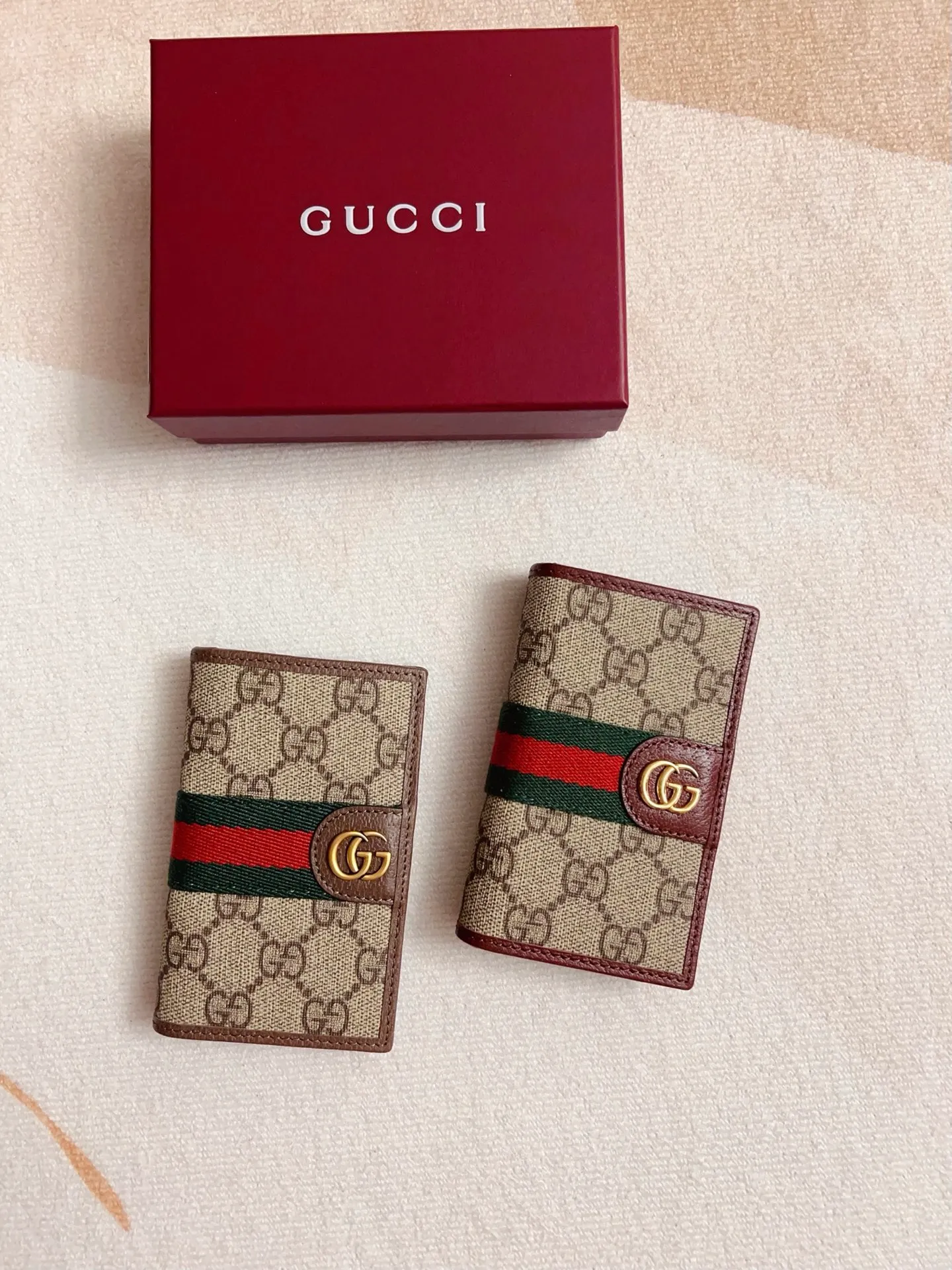 💰330🇭🇺🇭🇺 The new model is synchronized with the official website! Ophidia series ~ card holder wallet, 🍉🍉 made of GG Supreme original factory pig grain first-layer cowhide with PVC 🍉🍉 equipped with iconic double G hardware marks, classic red and green webbing, exquisitely made! 🍉🍉Model number: 834691🍉🍉Size: 11x10cm, color: brown maroon