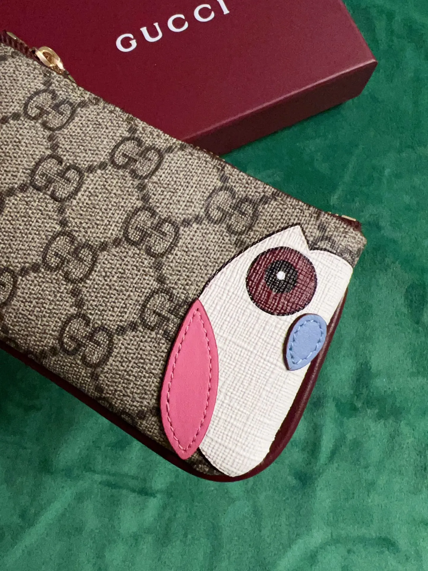 💰360 🇭🇺🇭🇺New products on official website! Exquisite key bag 🔑 ~ lipstick bag 💄🐹🐹 pvc with burgundy calfskin, with cute and exquisite cartoon patterns on the leather! 🐹🐹Style number 818768, size: 12x8x1.5cm, 🐹🐹Little red cat, puppy, panda, owl, exquisite and cute! Original product!