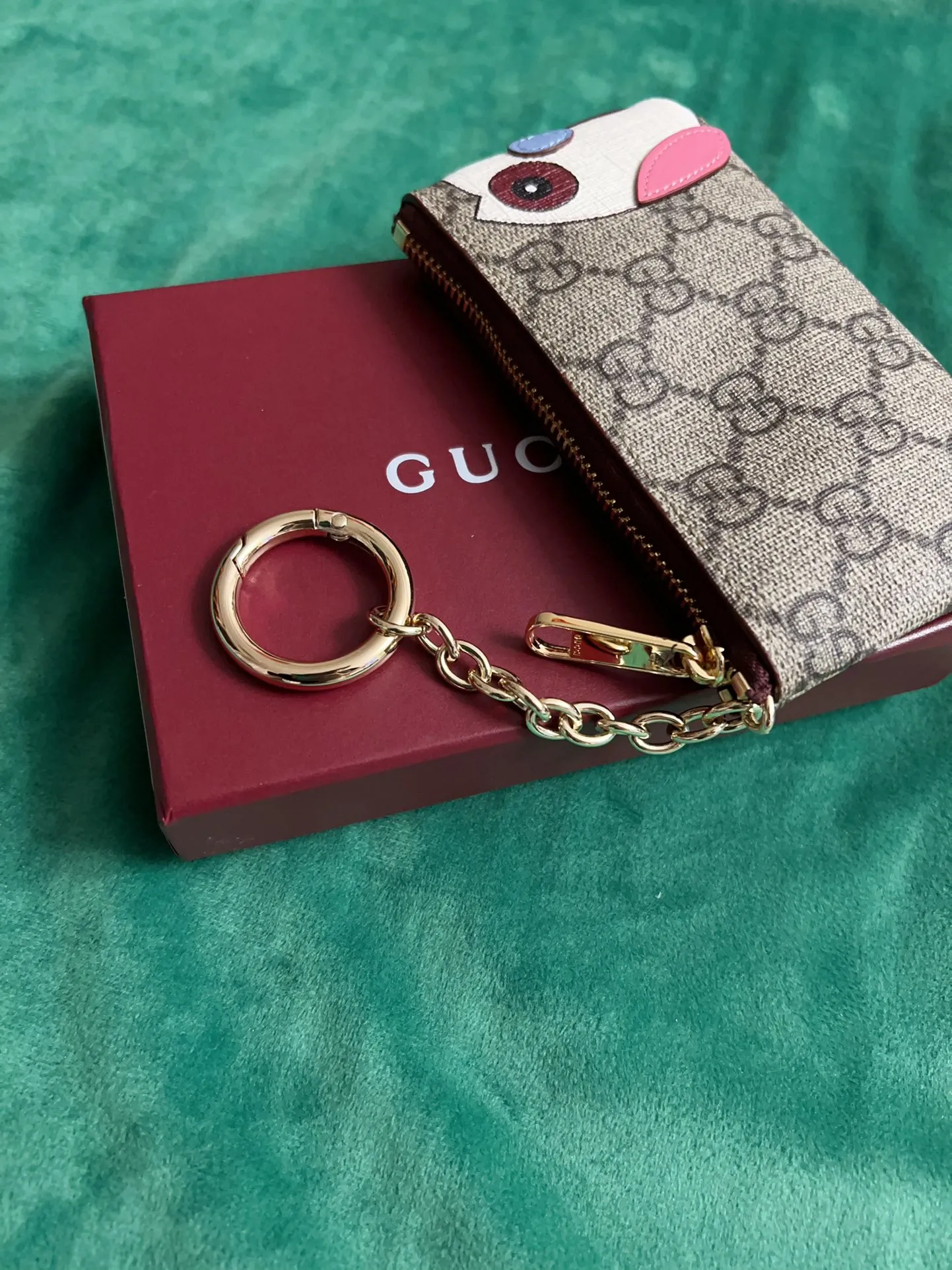 💰360 🇭🇺🇭🇺New products on official website! Exquisite key bag 🔑 ~ lipstick bag 💄🐹🐹 pvc with burgundy calfskin, with cute and exquisite cartoon patterns on the leather! 🐹🐹Style number 818768, size: 12x8x1.5cm, 🐹🐹Little red cat, puppy, panda, owl, exquisite and cute! Original product!