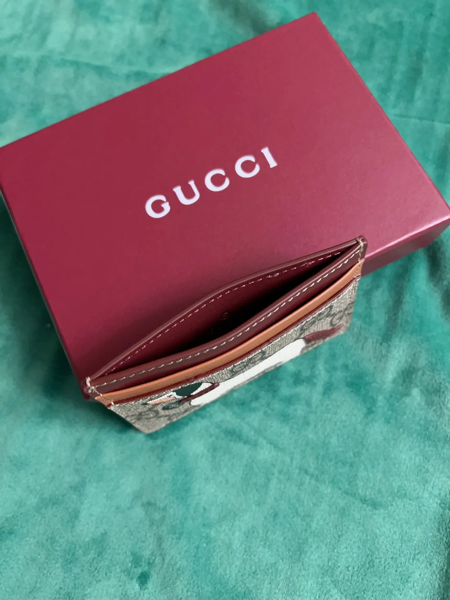 💰260 🇭🇺🇭🇺New product on official website! Exquisite small card holder PVC with burgundy calfskin, 🤡🤡cut and printed with cute and exquisite cartoon patterns! 🤡🤡Style number 818769, size: 11x7cm, 🤡🤡little red cat, puppy, panda, owl, exquisite and cute! Original product!