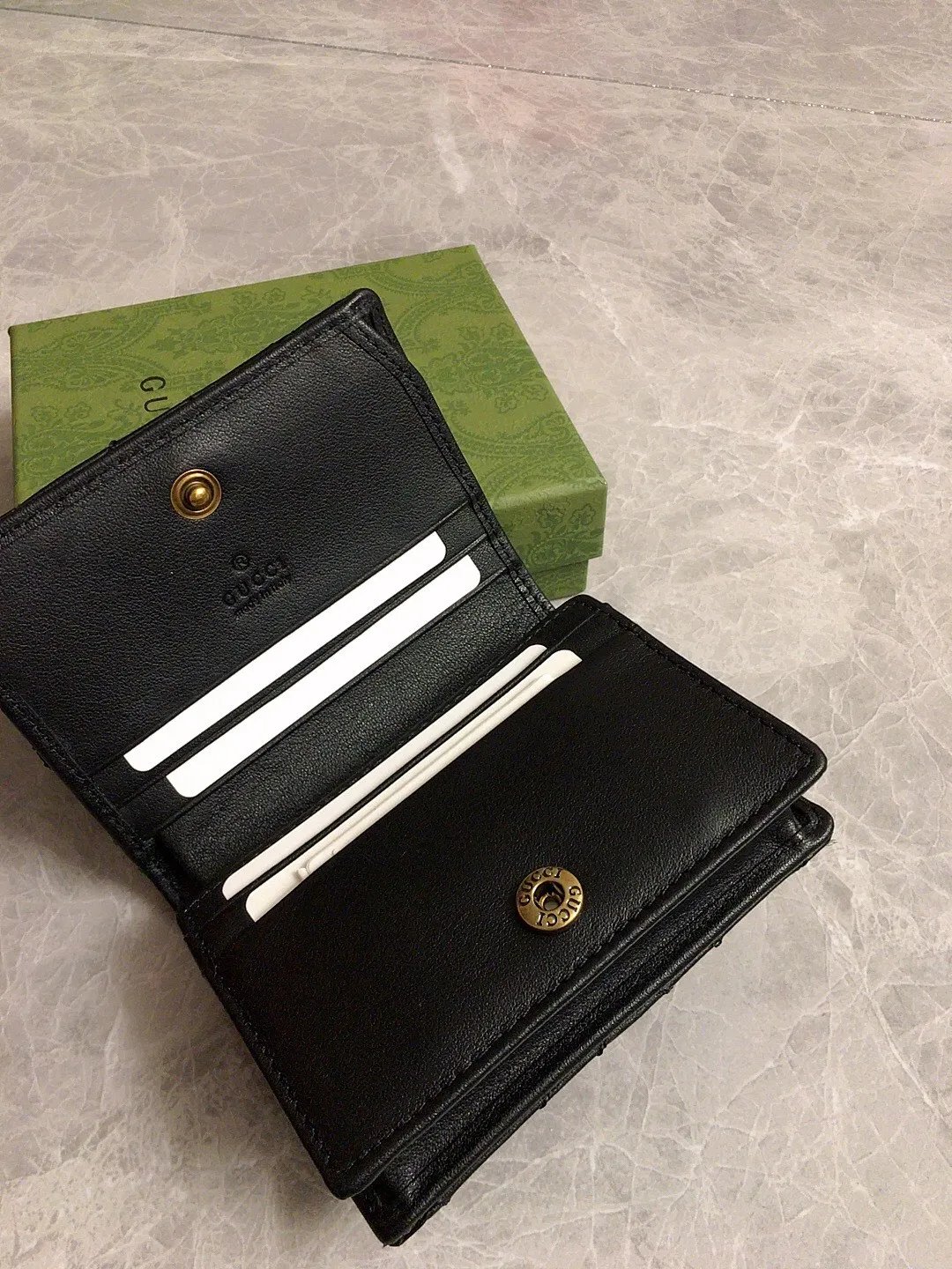 💰340 🇭🇺🇭🇺 Latest～GG Marmont card holder👛👛Humanoid pattern quilted original leather💋💋With GG logo pattern on the back, bronze hardware accessories👛👛 Style number: 466492, size: W11*H8*D3 cm , Color: black, bright red, dark green, nude pink