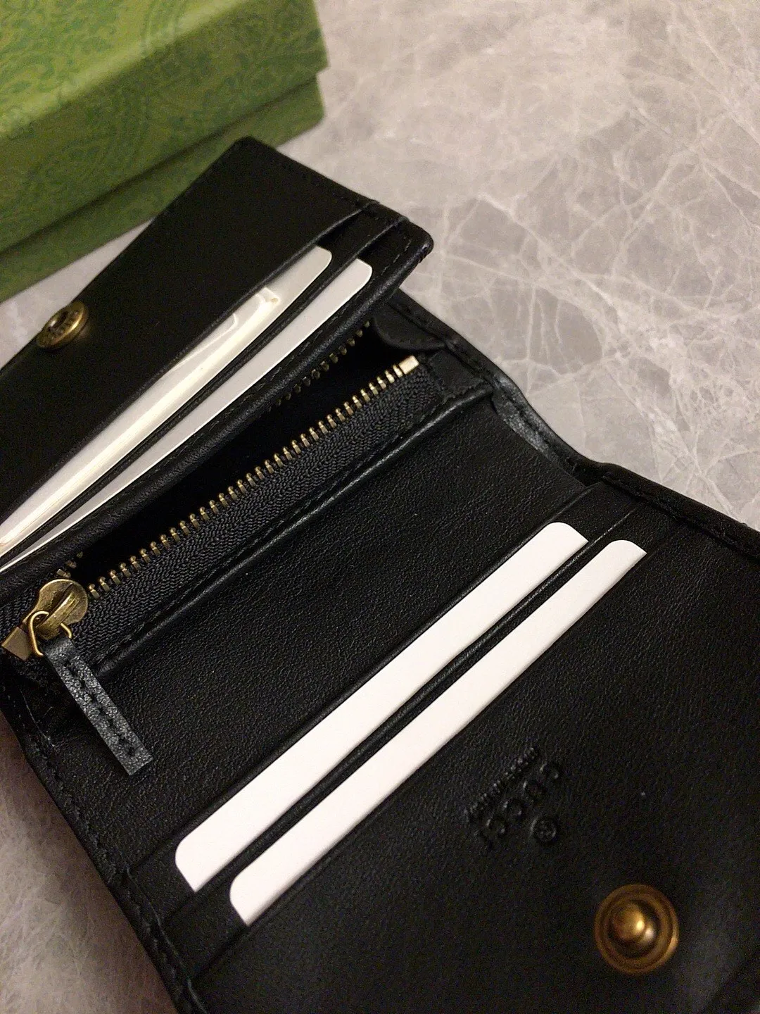 💰340 🇭🇺🇭🇺 Latest～GG Marmont card holder👛👛Humanoid pattern quilted original leather💋💋With GG logo pattern on the back, bronze hardware accessories👛👛 Style number: 466492, size: W11*H8*D3 cm , Color: black, bright red, dark green, nude pink