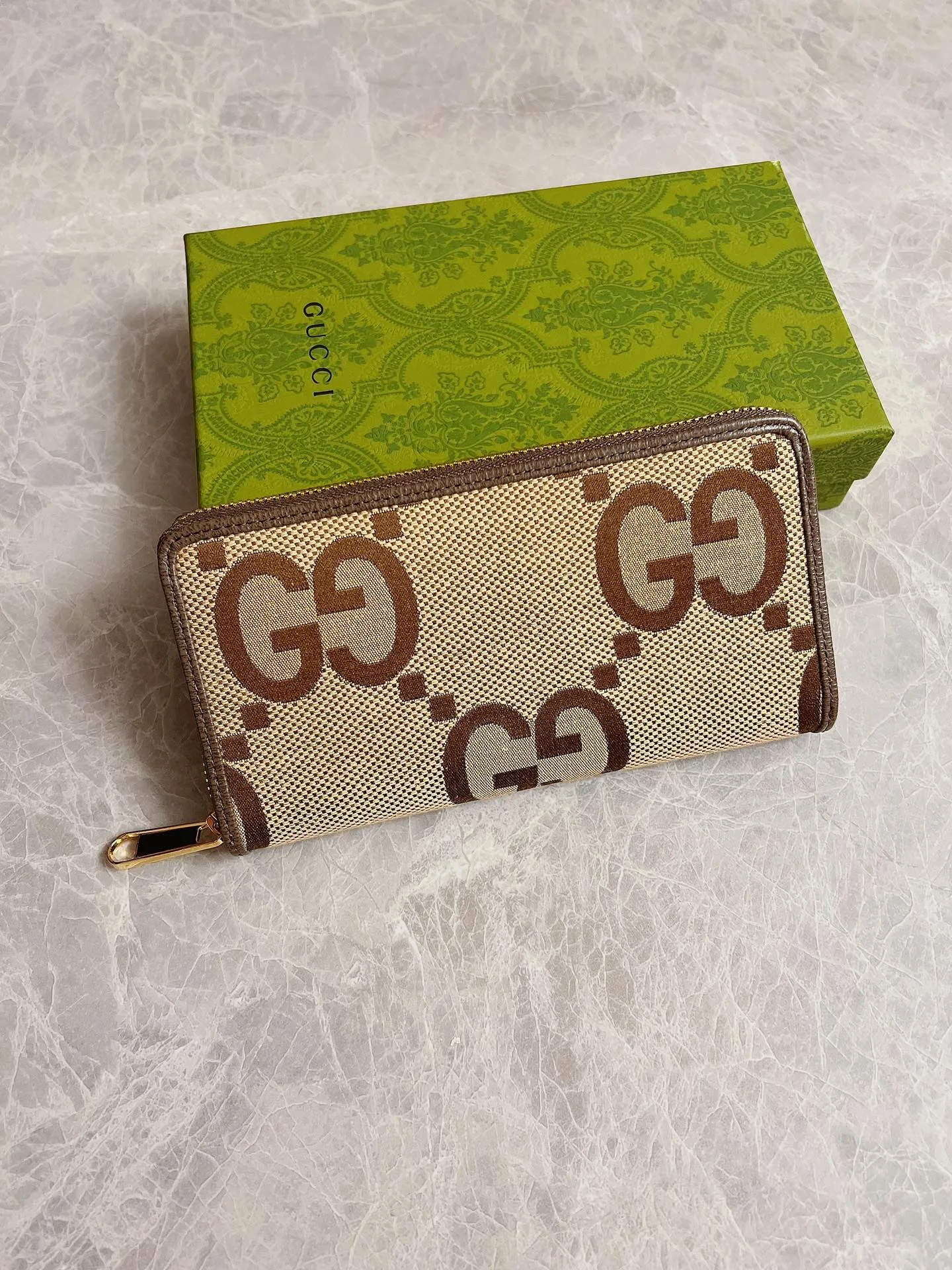 💰440🇭🇺🇭🇺Top original order! The Gucci Diana full-zip wallet incorporates the brand's most recognizable elements, with ingenious monogram details. This wallet is made of double-G pattern canvas, with unique dimensions and unique dimensions. It is simple and elegant, exuding a modern atmosphere. Model: 699316, size: 19cm×10.5cm×2cm