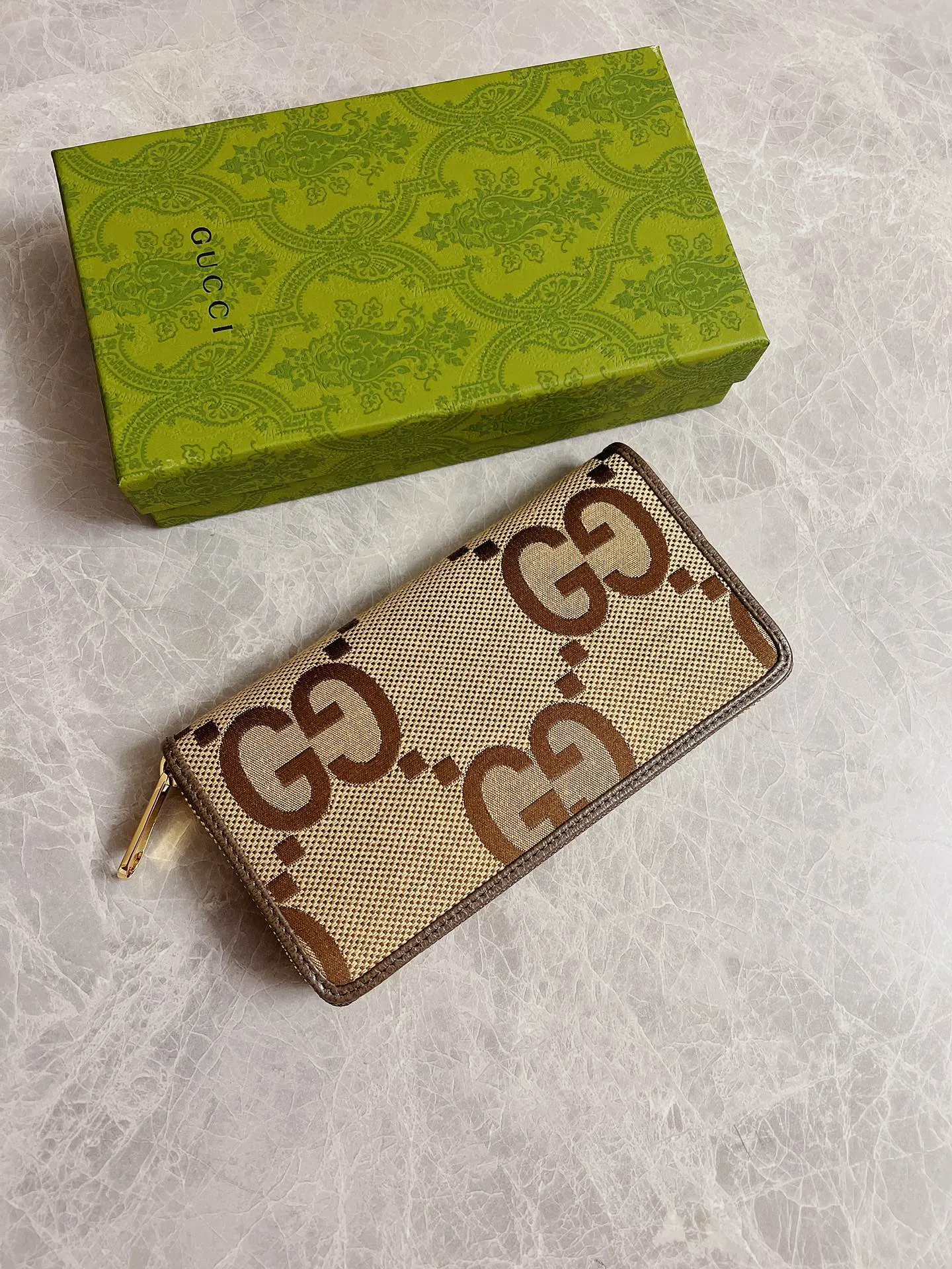 💰440🇭🇺🇭🇺Top original order! The Gucci Diana full-zip wallet incorporates the brand's most recognizable elements, with ingenious monogram details. This wallet is made of double-G pattern canvas, with unique dimensions and unique dimensions. It is simple and elegant, exuding a modern atmosphere. Model: 699316, size: 19cm×10.5cm×2cm
