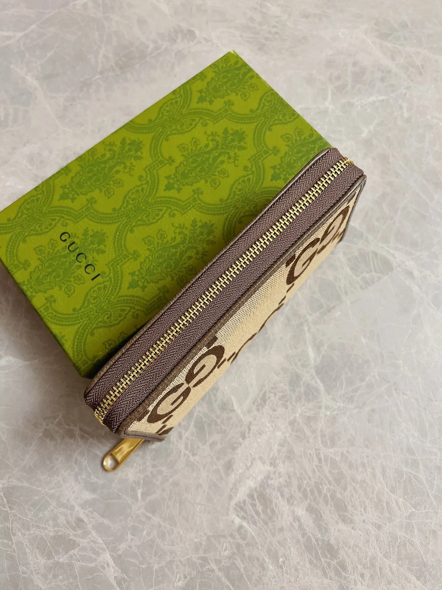 💰440🇭🇺🇭🇺Top original order! The Gucci Diana full-zip wallet incorporates the brand's most recognizable elements, with ingenious monogram details. This wallet is made of double-G pattern canvas, with unique dimensions and unique dimensions. It is simple and elegant, exuding a modern atmosphere. Model: 699316, size: 19cm×10.5cm×2cm