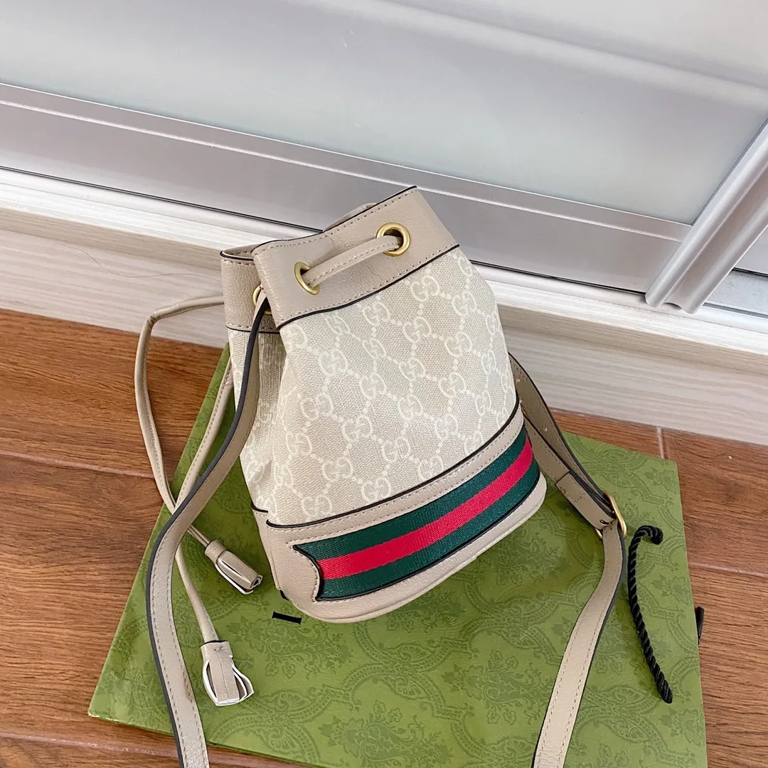 All categories Official website "Brand Women's Bags" Women's Bags 💙 GUCCI 2022 Official New Gucci Bucket Bag Wholesale 58001600 High Quality Specifications: 18.5-15-9CM