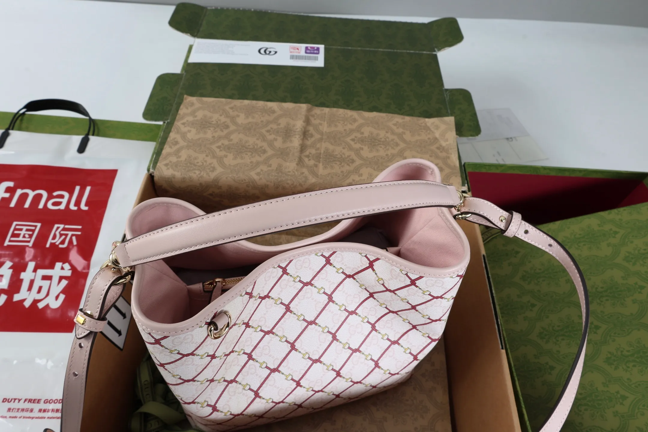 All categories Official website "Brand Women's Bags" Women's Bags 💙 GUCCI 2026 GUCCI new crossbody shoulder bag