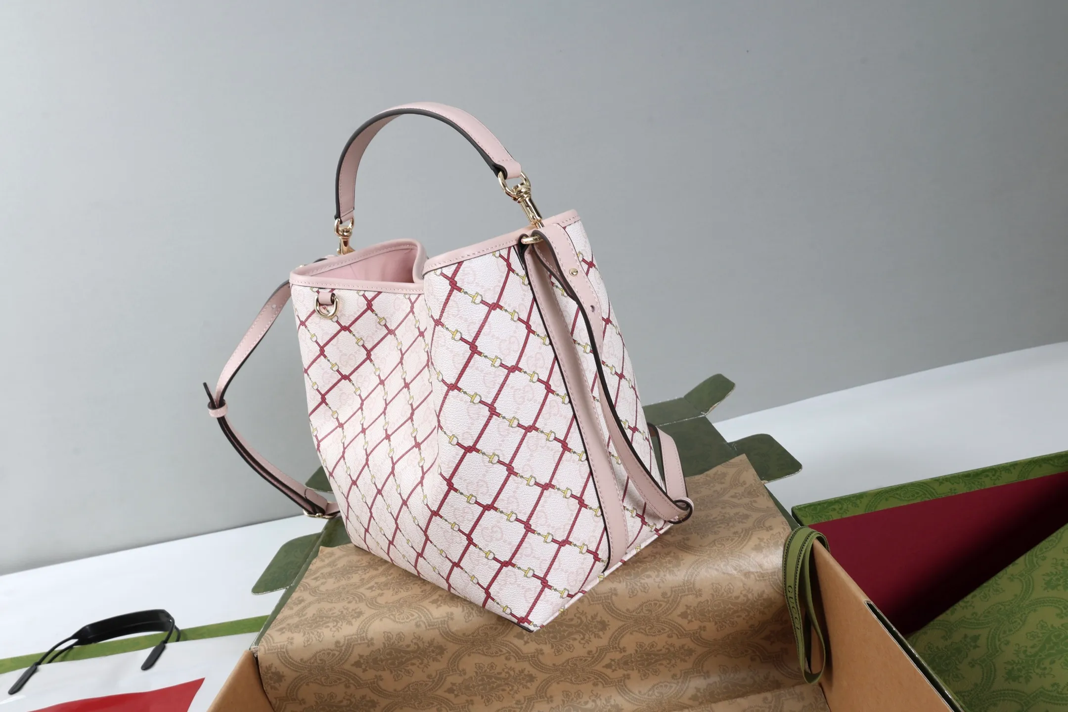 All categories Official website "Brand Women's Bags" Women's Bags 💙 GUCCI 2026 GUCCI new crossbody shoulder bag