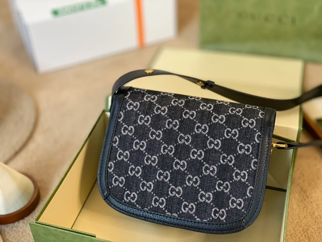 All categories Official website "Brand Women's Bags" Women's Bags 💙 GUCCI 2022 Official New Gucci Crossbody Bag Wholesale 58001600 High Quality Specifications: 22-15 CM