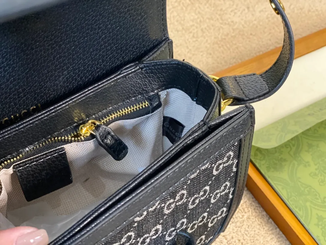 All categories Official website "Brand Women's Bags" Women's Bags 💙 GUCCI 2022 Official New Gucci Crossbody Bag Wholesale 58001600 High Quality Specifications: 22-15 CM