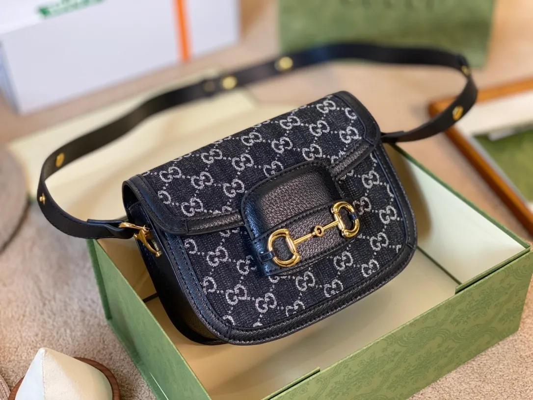 All categories Official website "Brand Women's Bags" Women's Bags 💙 GUCCI 2022 Official New Gucci Crossbody Bag Wholesale 58001600 High Quality Specifications: 22-15 CM