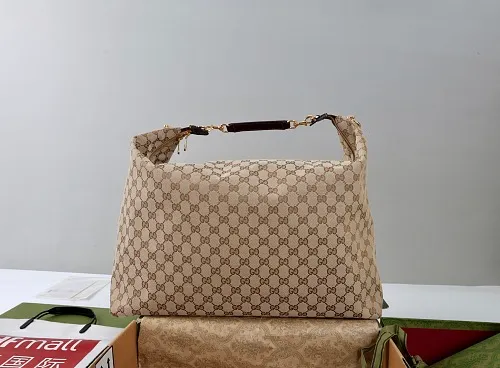 All categories Official website "Brand Women's Bags" Women's Bags 💙 GUCCI 2026 GUCCI new crossbody shoulder bag