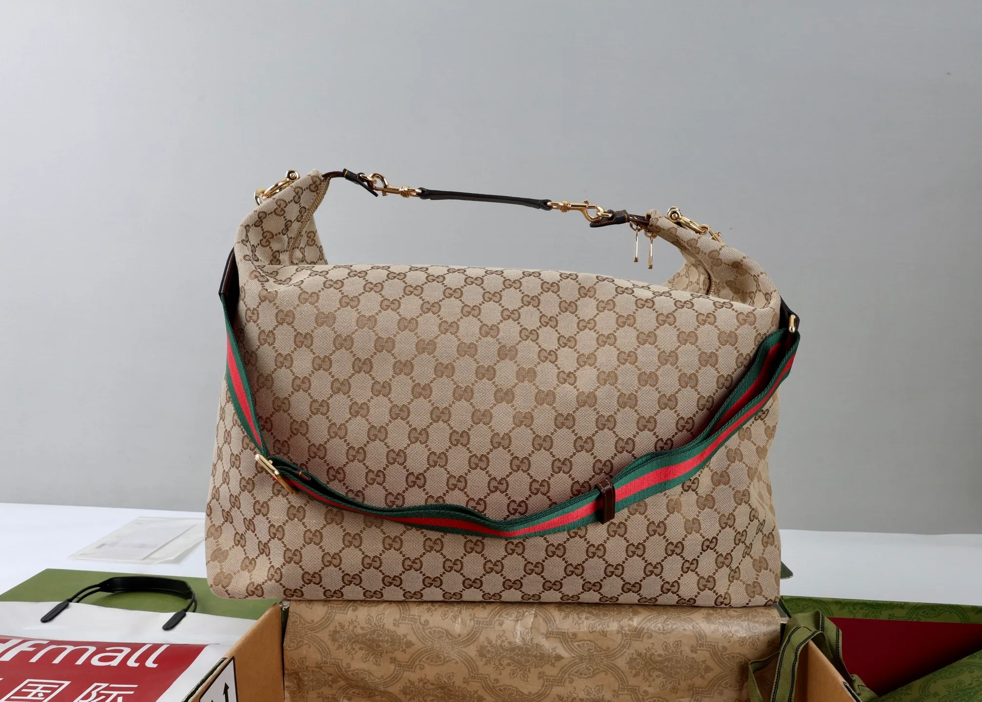All categories Official website "Brand Women's Bags" Women's Bags 💙 GUCCI 2026 GUCCI new crossbody shoulder bag