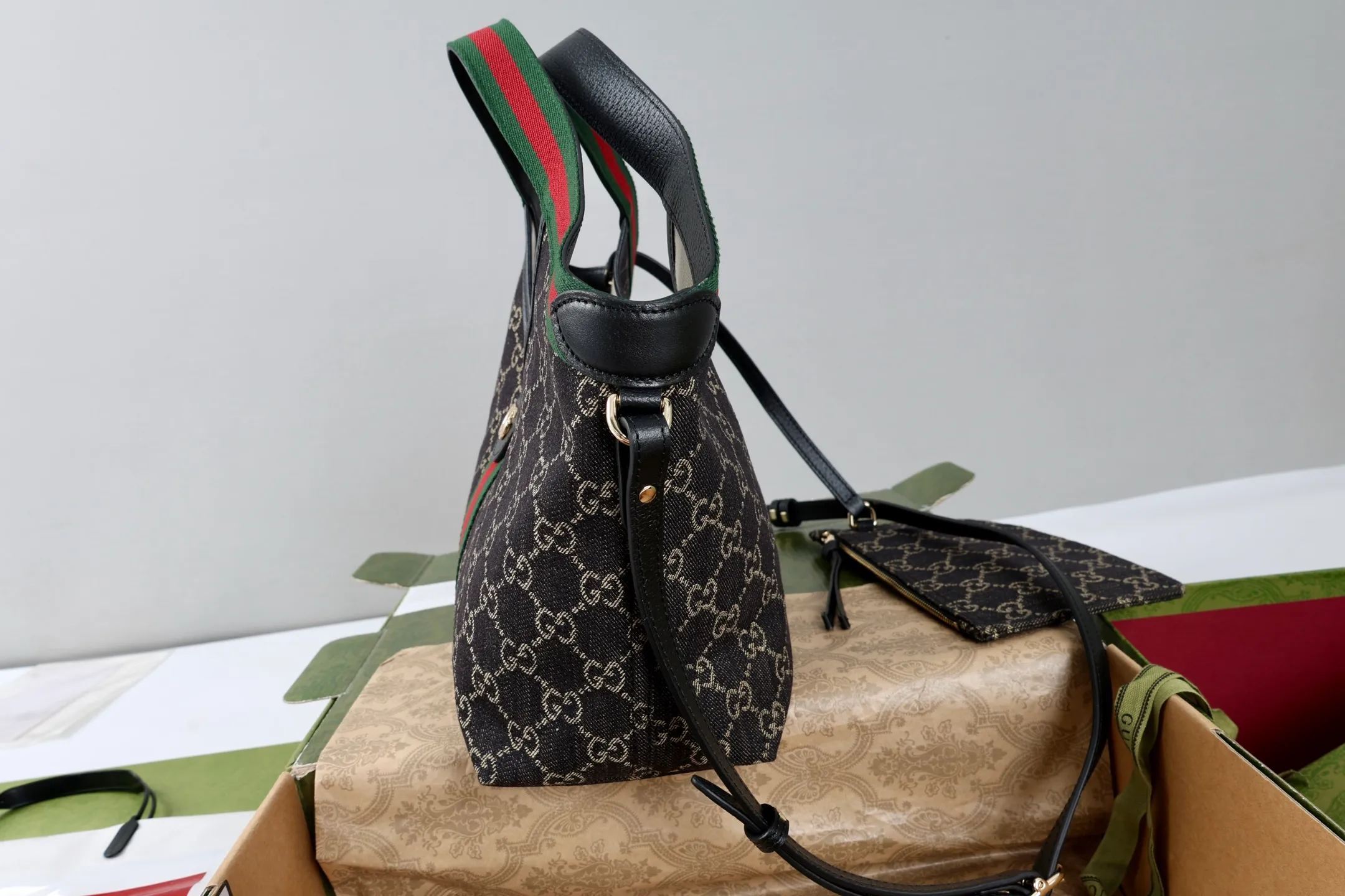 All categories Official website "Brand Women's Bags" Women's Bags 💙 GUCCI 2026 GUCCI new crossbody shoulder bag