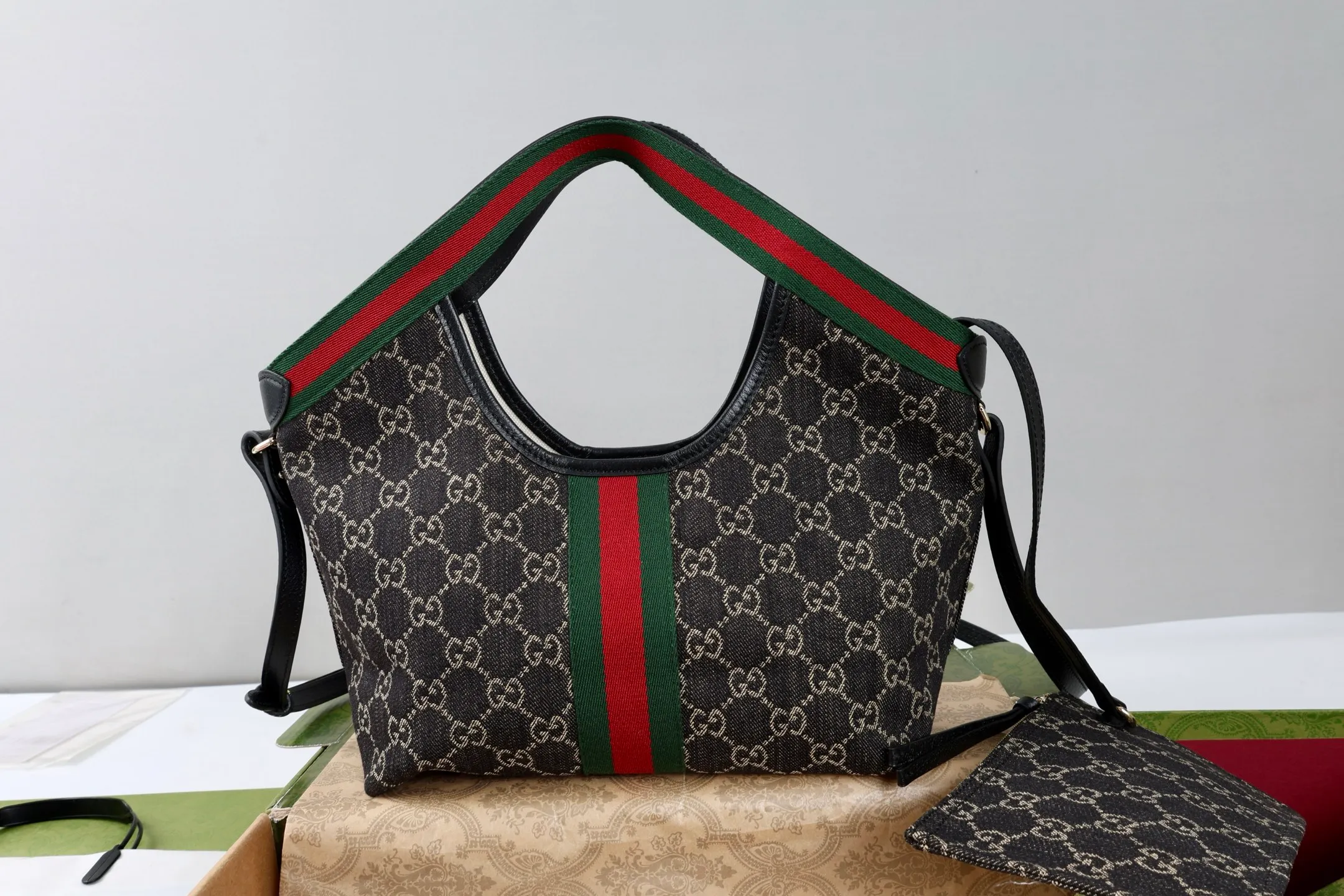 All categories Official website "Brand Women's Bags" Women's Bags 💙 GUCCI 2026 GUCCI new crossbody shoulder bag