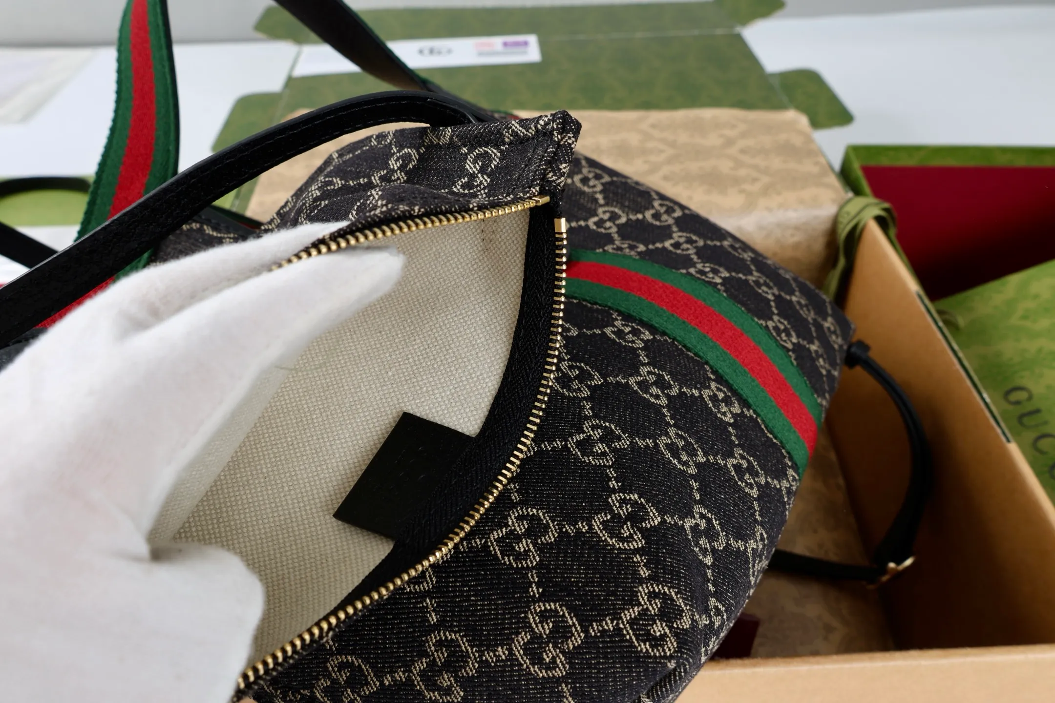 All categories Official website "Brand Women's Bags" Women's Bags 💙 GUCCI 2026 GUCCI new crossbody shoulder bag