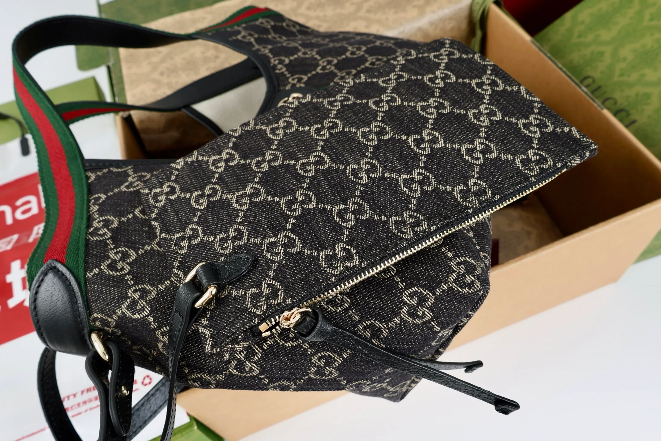 All categories Official website "Brand Women's Bags" Women's Bags 💙 GUCCI 2026 GUCCI new crossbody shoulder bag