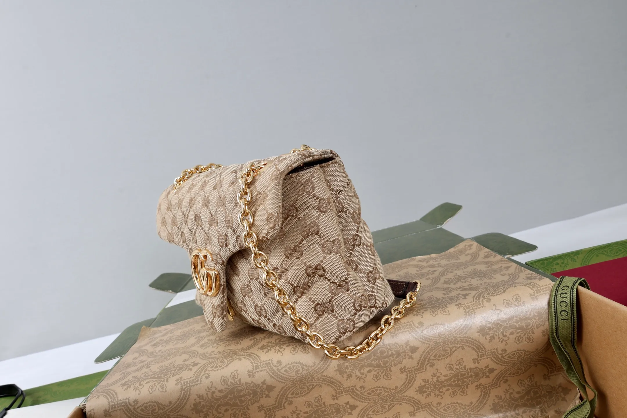 All categories Official website "Brand Women's Bags" Women's Bags 💙 GUCCI 2026 GUCCI new crossbody shoulder bag