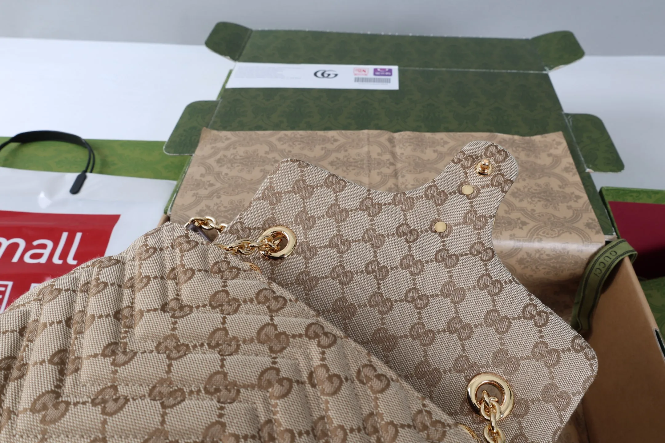 All categories Official website "Brand Women's Bags" Women's Bags 💙 GUCCI 2026 GUCCI new crossbody shoulder bag