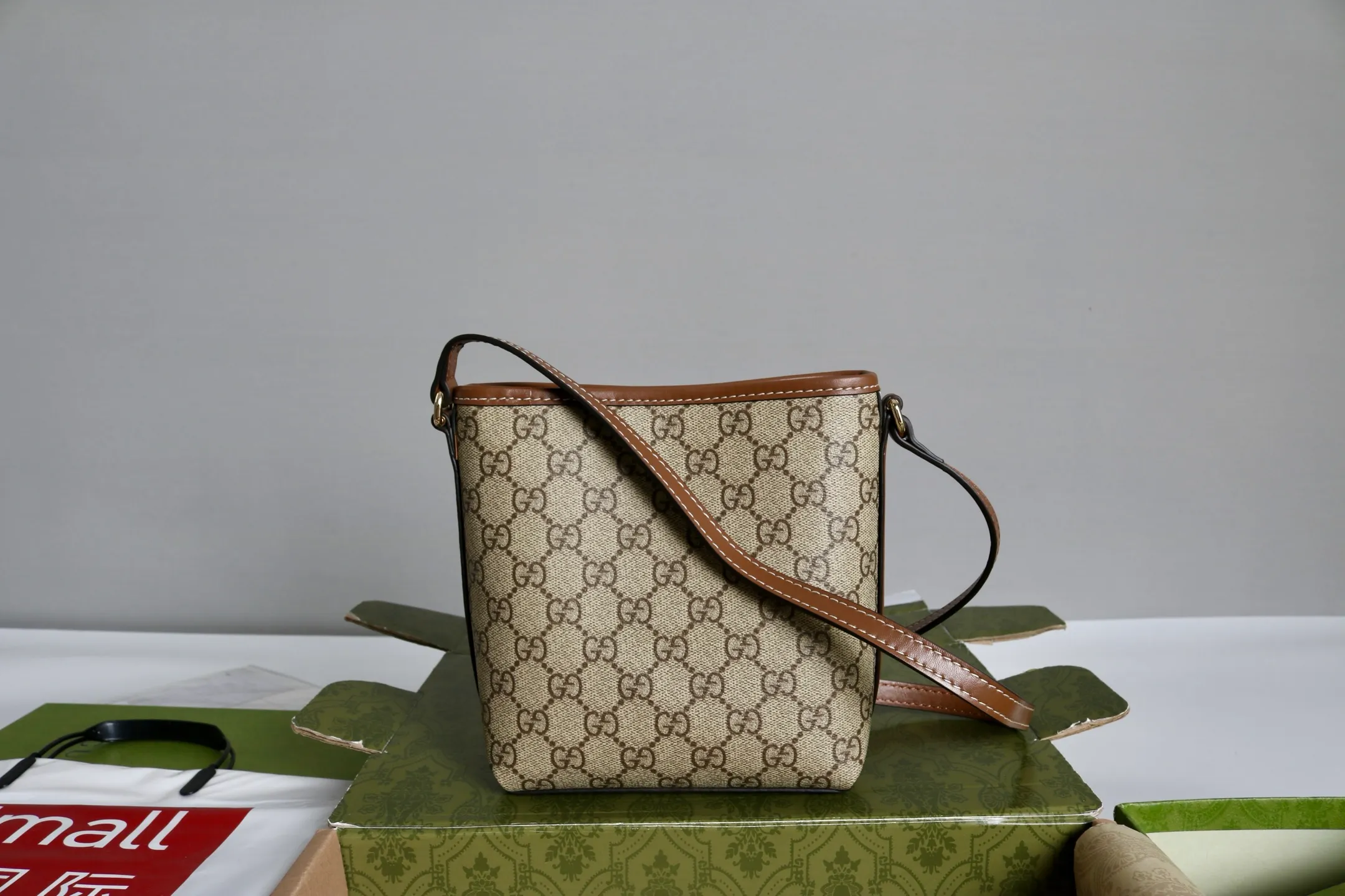 All categories Official website "Brand Women's Bags" Women's Bags 💙 GUCCI 2026 GUCCI new crossbody shoulder bag