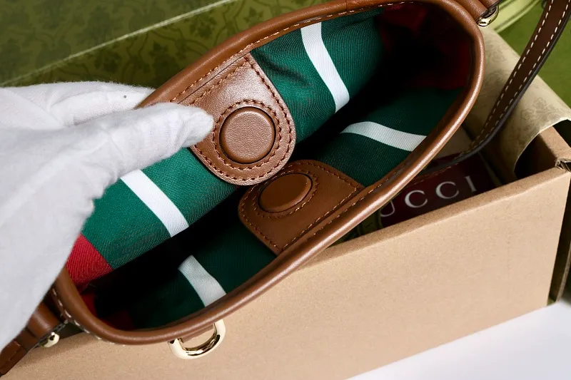 All categories Official website "Brand Women's Bags" Women's Bags 💙 GUCCI 2026 GUCCI new crossbody shoulder bag