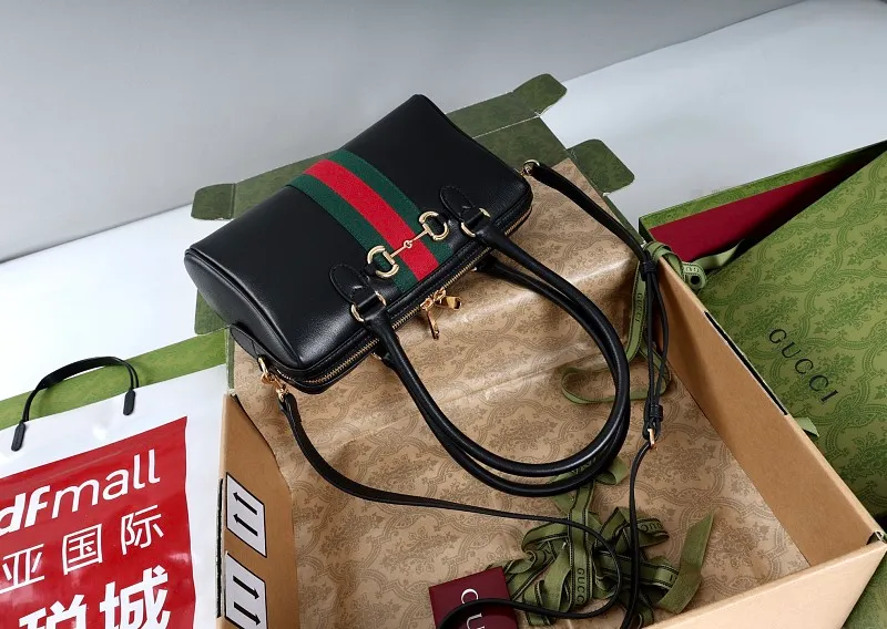 All categories Official website "Brand Women's Bags" Women's Bags 💙 GUCCI 2026 GUCCI new crossbody shoulder bag
