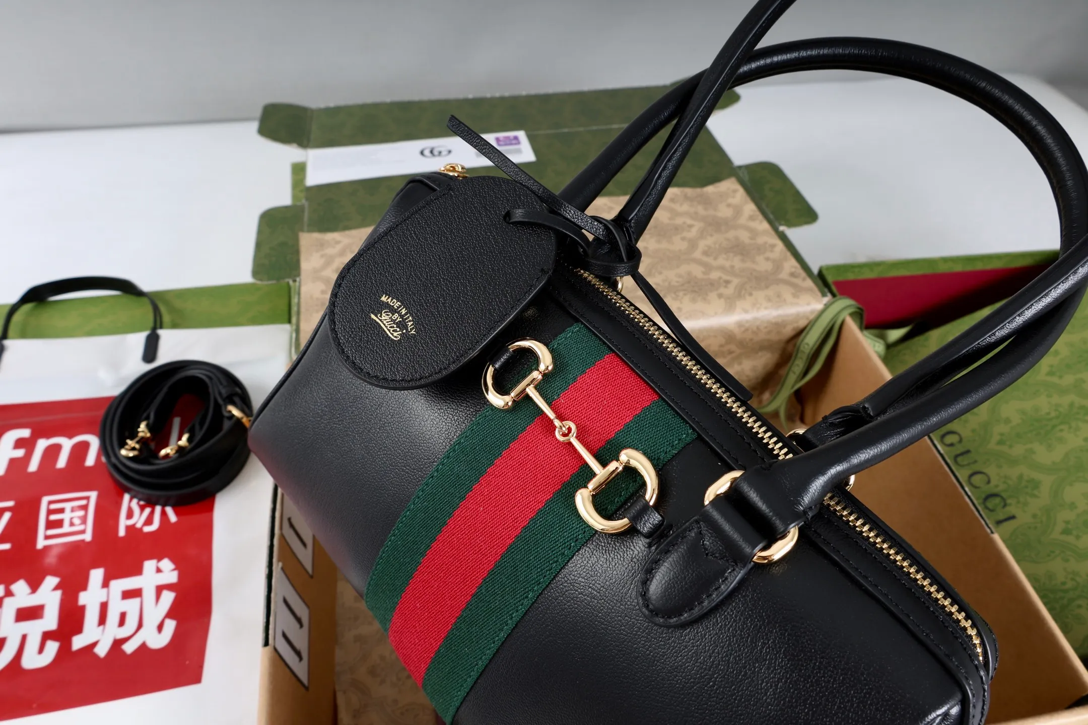 All categories Official website "Brand Women's Bags" Women's Bags 💙 GUCCI 2026 GUCCI new crossbody shoulder bag