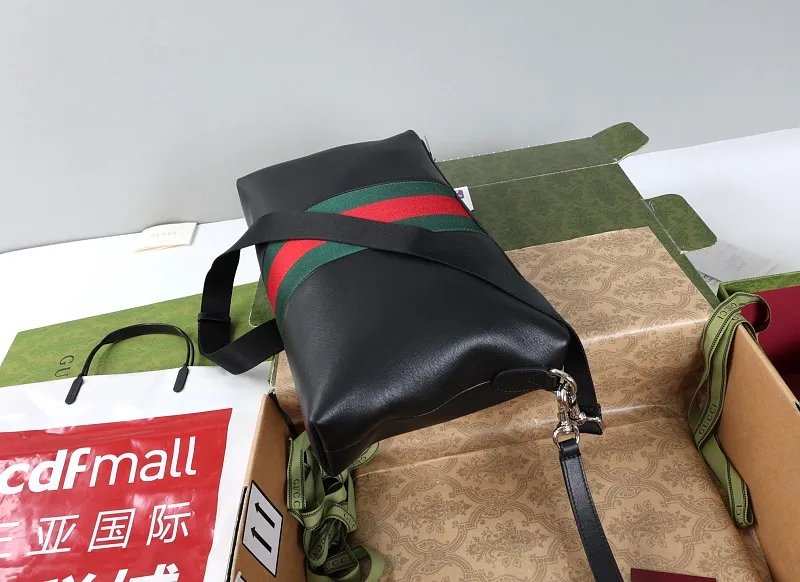 All categories Official website "Brand Women's Bags" Women's Bags 💙 GUCCI 2026 GUCCI new crossbody shoulder bag