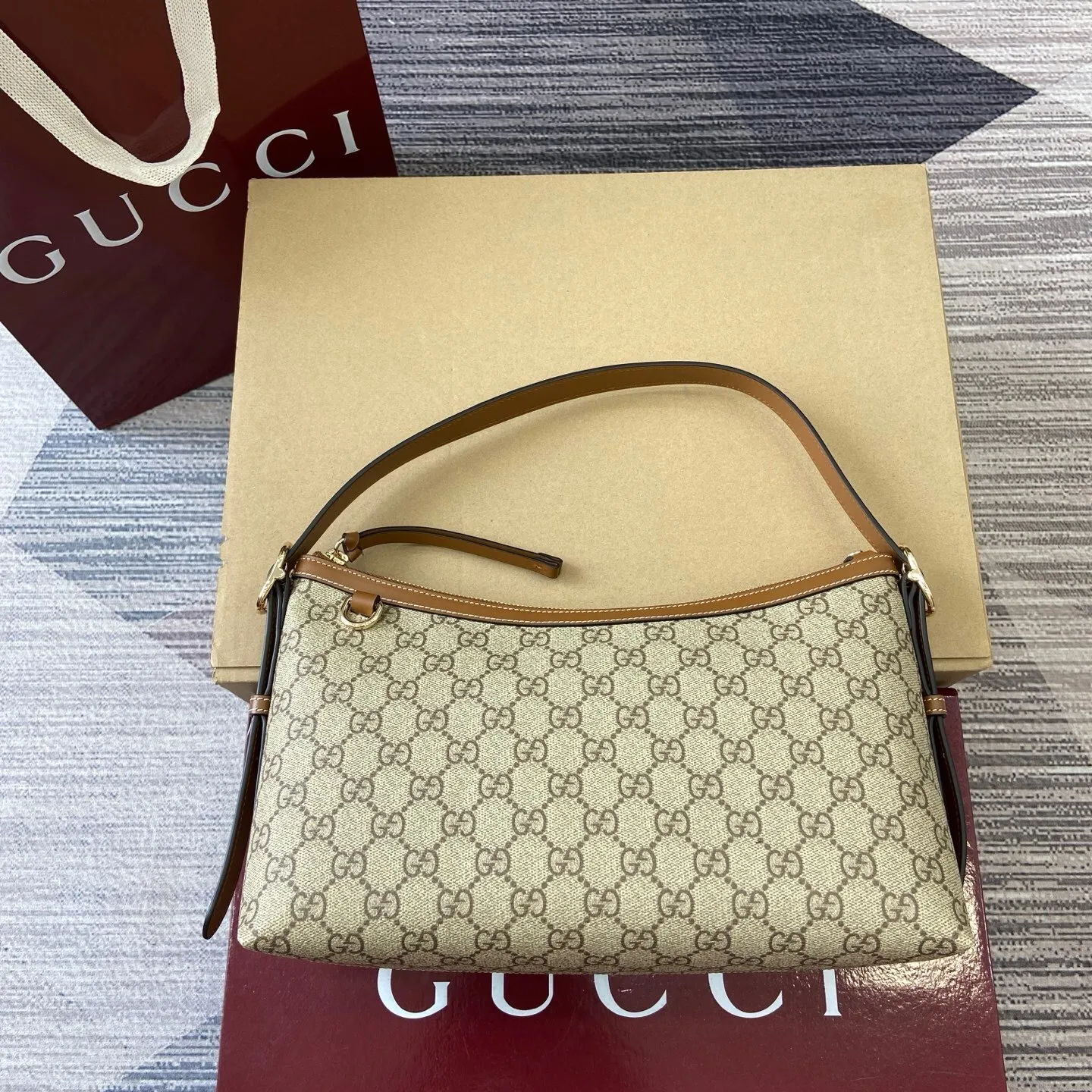 All categories Official website "Brand Women's Bags" Women's Bags 💙 GUCCI 2025 new GUCCI armpit bag