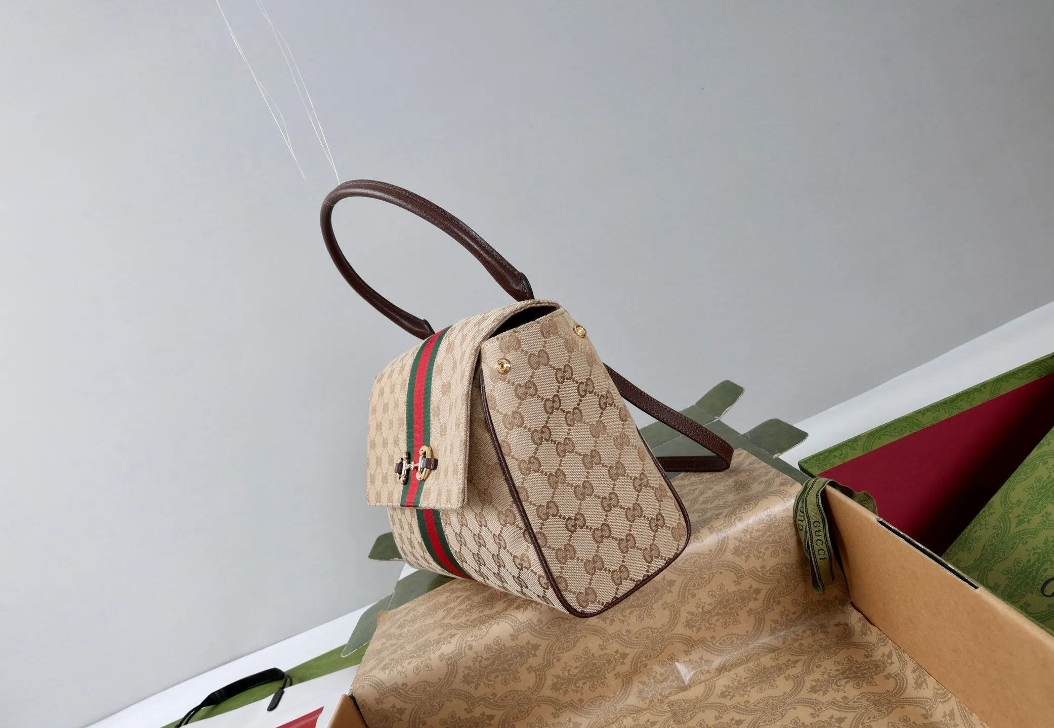 All categories Official website "Brand Women's Bags" Women's Bags 💙 GUCCI 2026 GUCCI new crossbody shoulder bag
