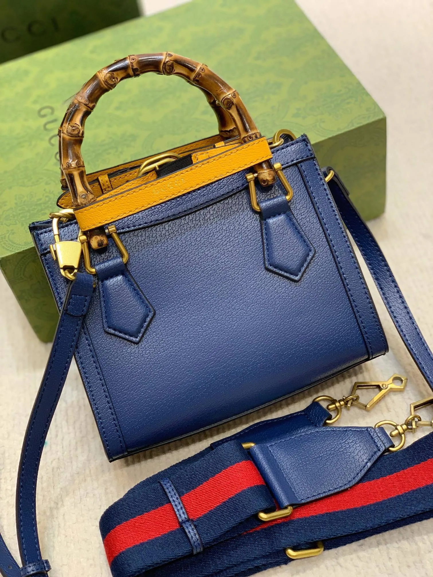 All categories Official website "Brand Women's Bags" Women's Bags 💙 GUCCI 2023 latest GUCCI crossbody bag