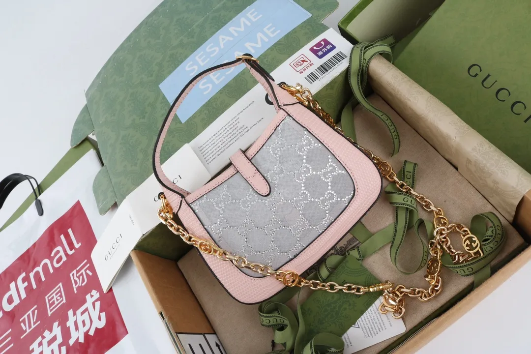 All categories Official website "Brand Women's Bags" Women's Bags 💙 GUCCI 2026 GUCCI new crossbody shoulder bag