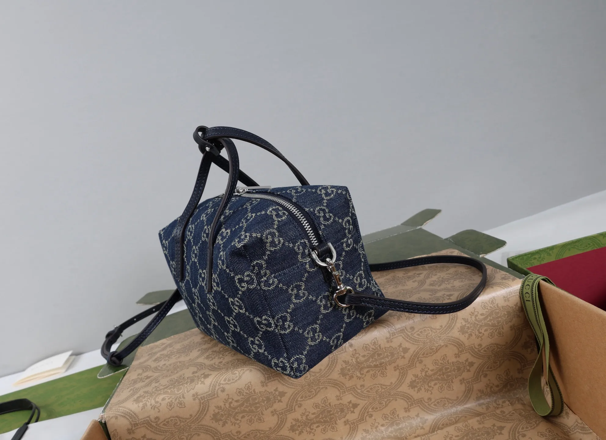 All categories Official website "Brand Women's Bags" Women's Bags 💙 GUCCI 2026 GUCCI new crossbody shoulder bag