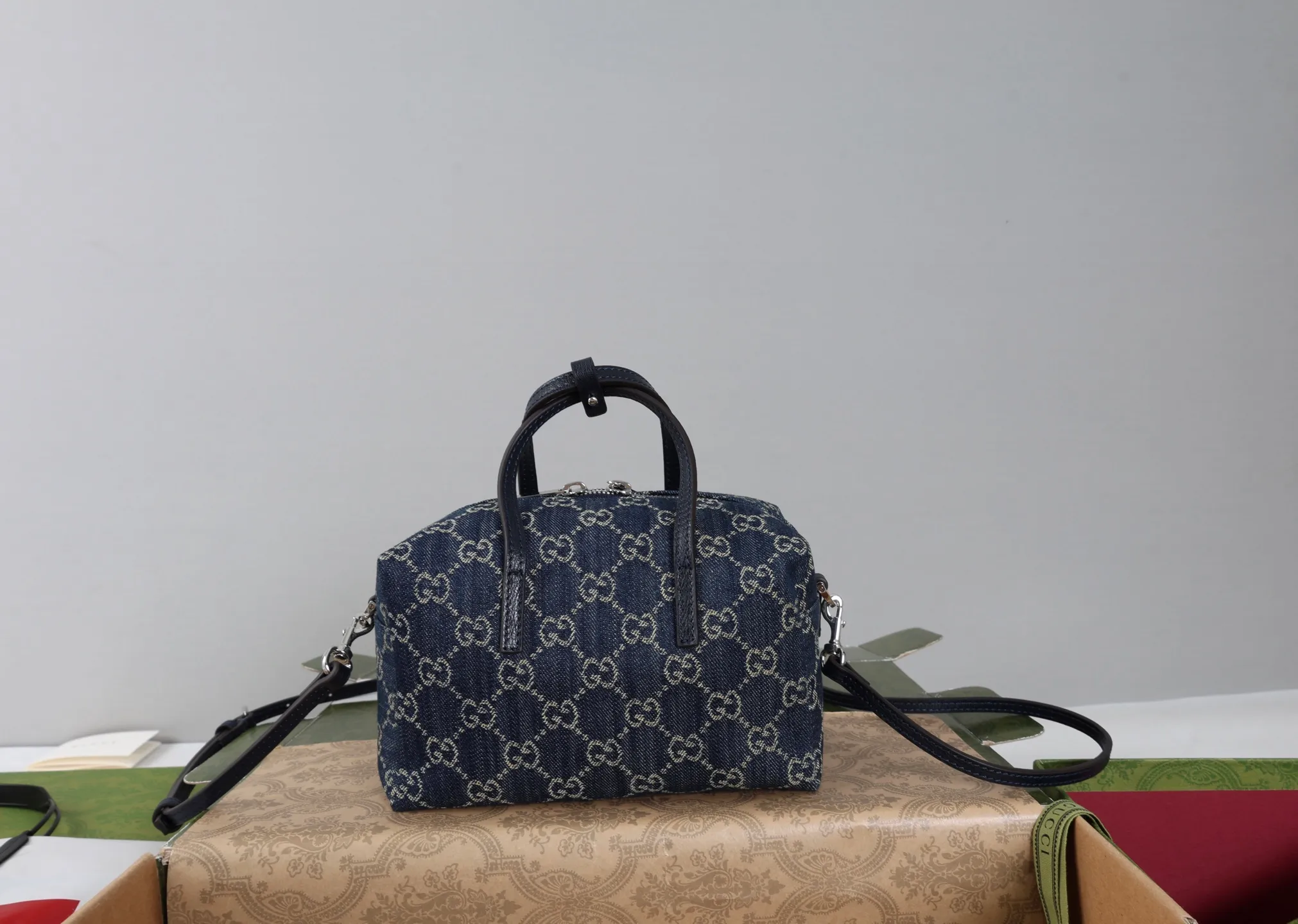 All categories Official website "Brand Women's Bags" Women's Bags 💙 GUCCI 2026 GUCCI new crossbody shoulder bag