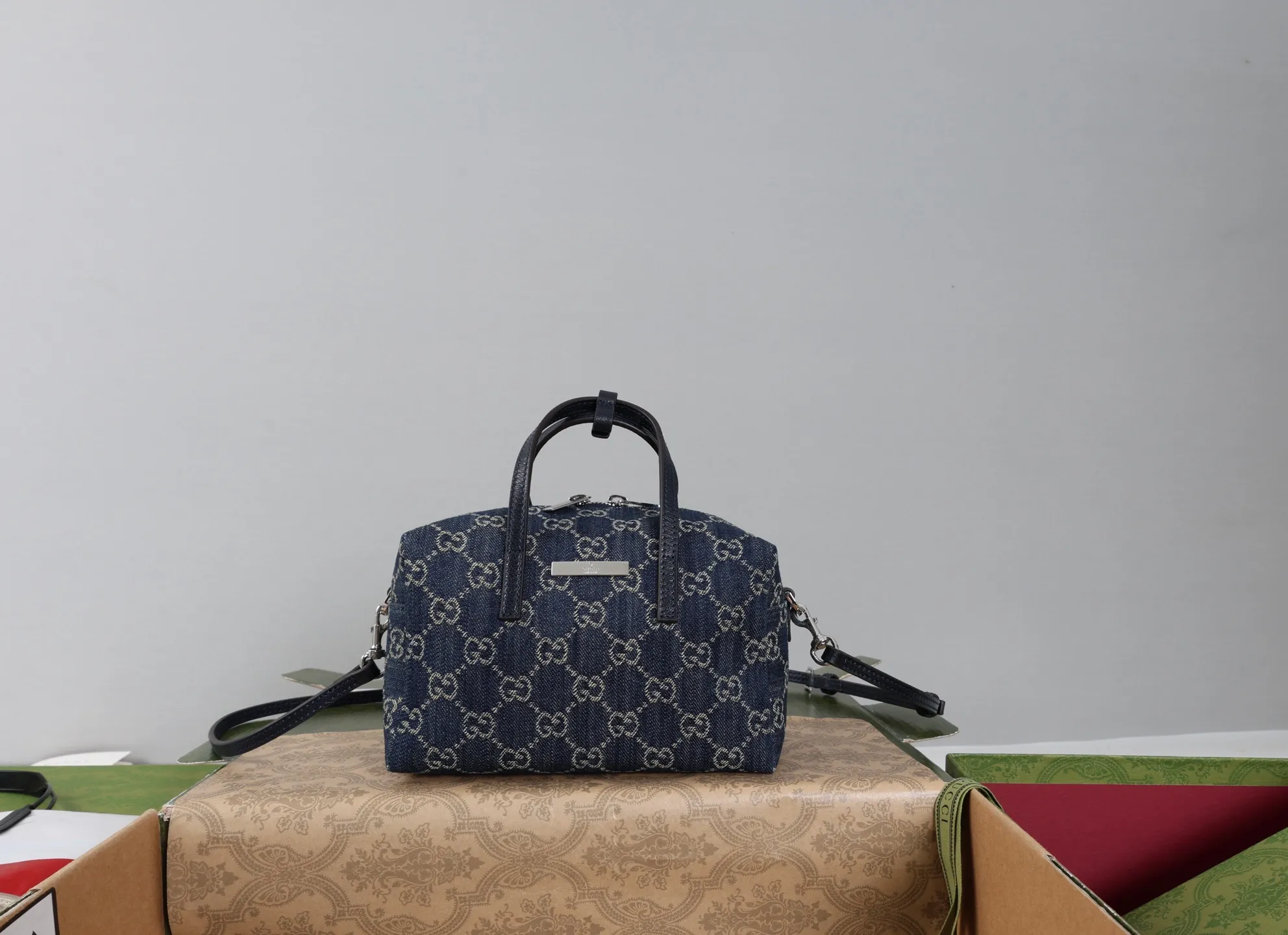 All categories Official website "Brand Women's Bags" Women's Bags 💙 GUCCI 2026 GUCCI new crossbody shoulder bag