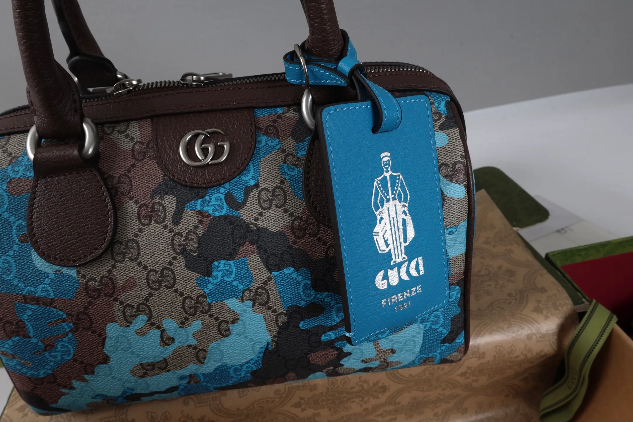 All categories Official website "Brand Women's Bags" Women's Bags 💙 GUCCI 2026 GUCCI new crossbody shoulder bag