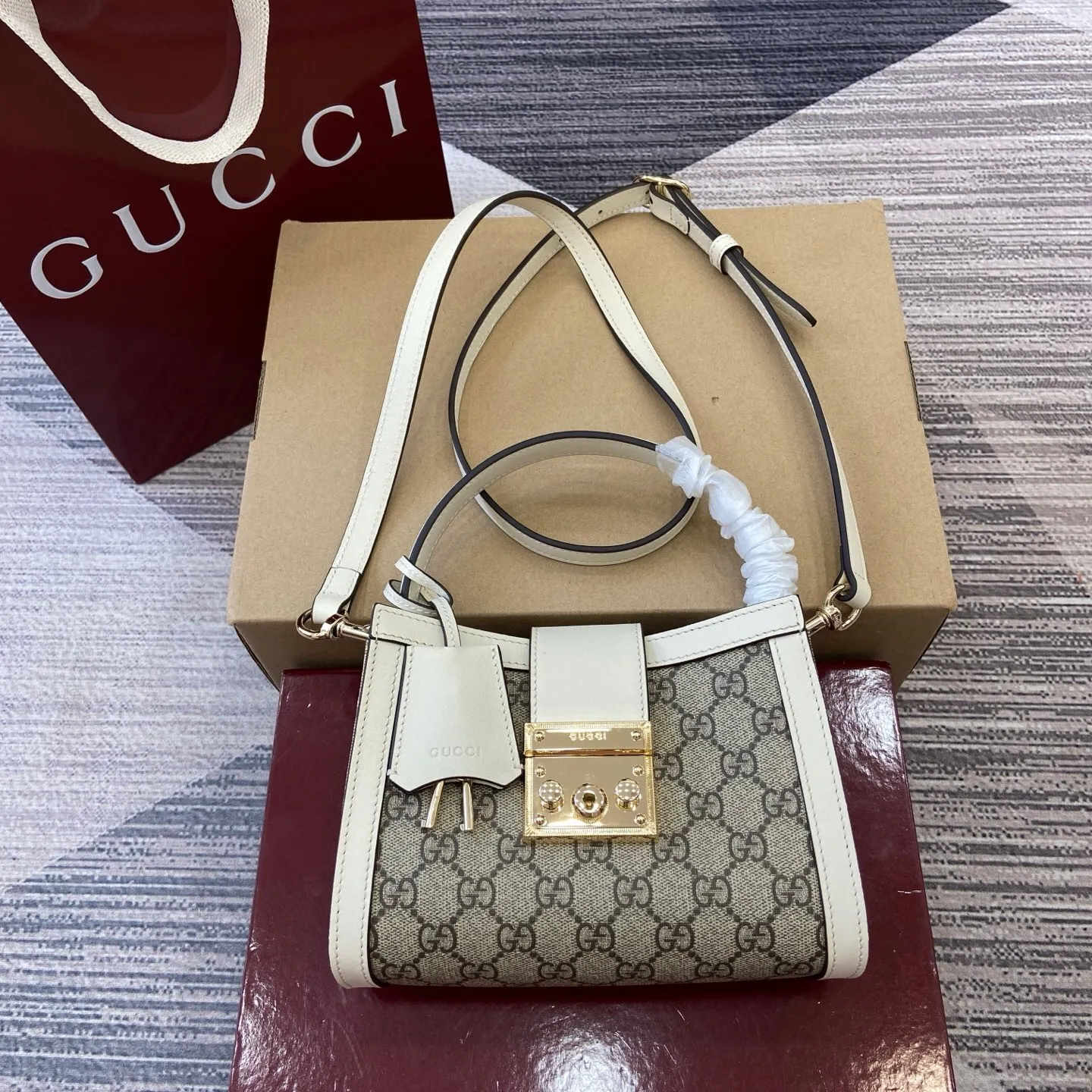All Categories Official Website "Brand Women's Bags" Women's Bags 💙 GUCCI 2025 New GUCCI Crossbody Bag