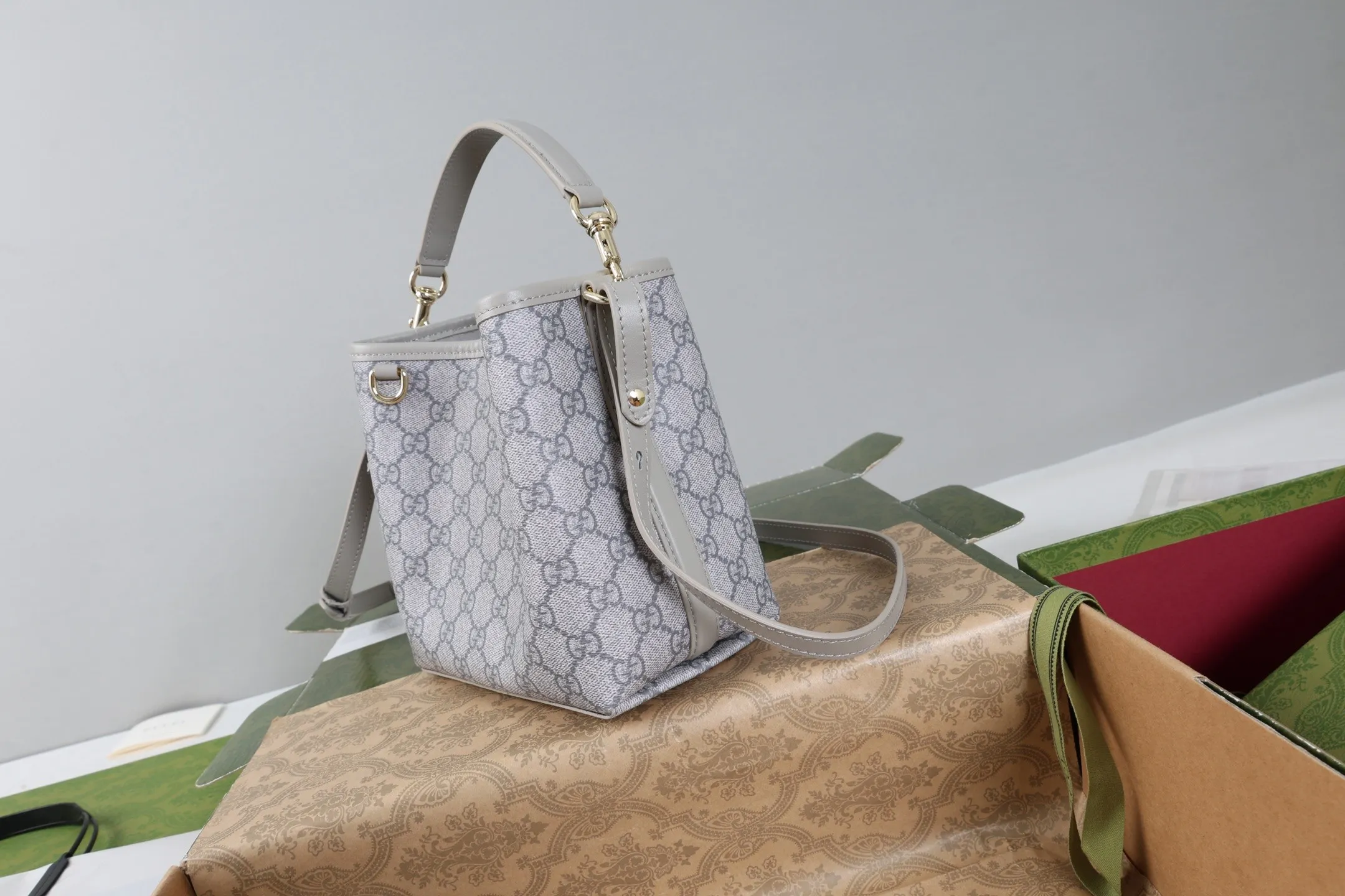 All categories Official website "Brand Women's Bags" Women's Bags 💙 GUCCI 2026 GUCCI new crossbody shoulder bag