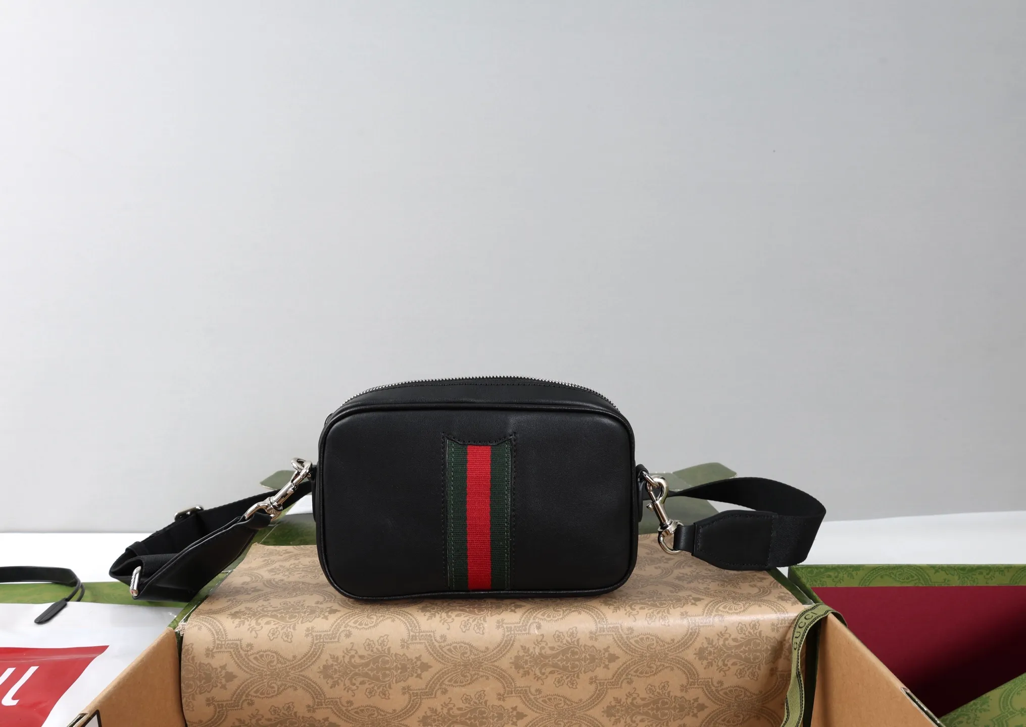 All categories Official website "Brand Women's Bags" Women's Bags 💙 GUCCI 2026 GUCCI new crossbody shoulder bag