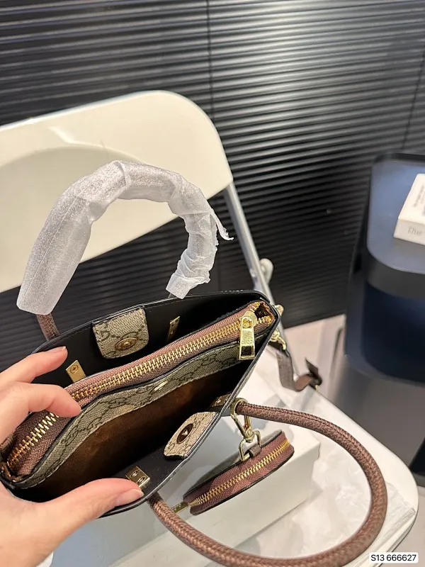 All Categories Official Website "Brand Women's Bags" Women's Bags 💙 GUCCI 2024 New GUCCI Crossbody Bag
