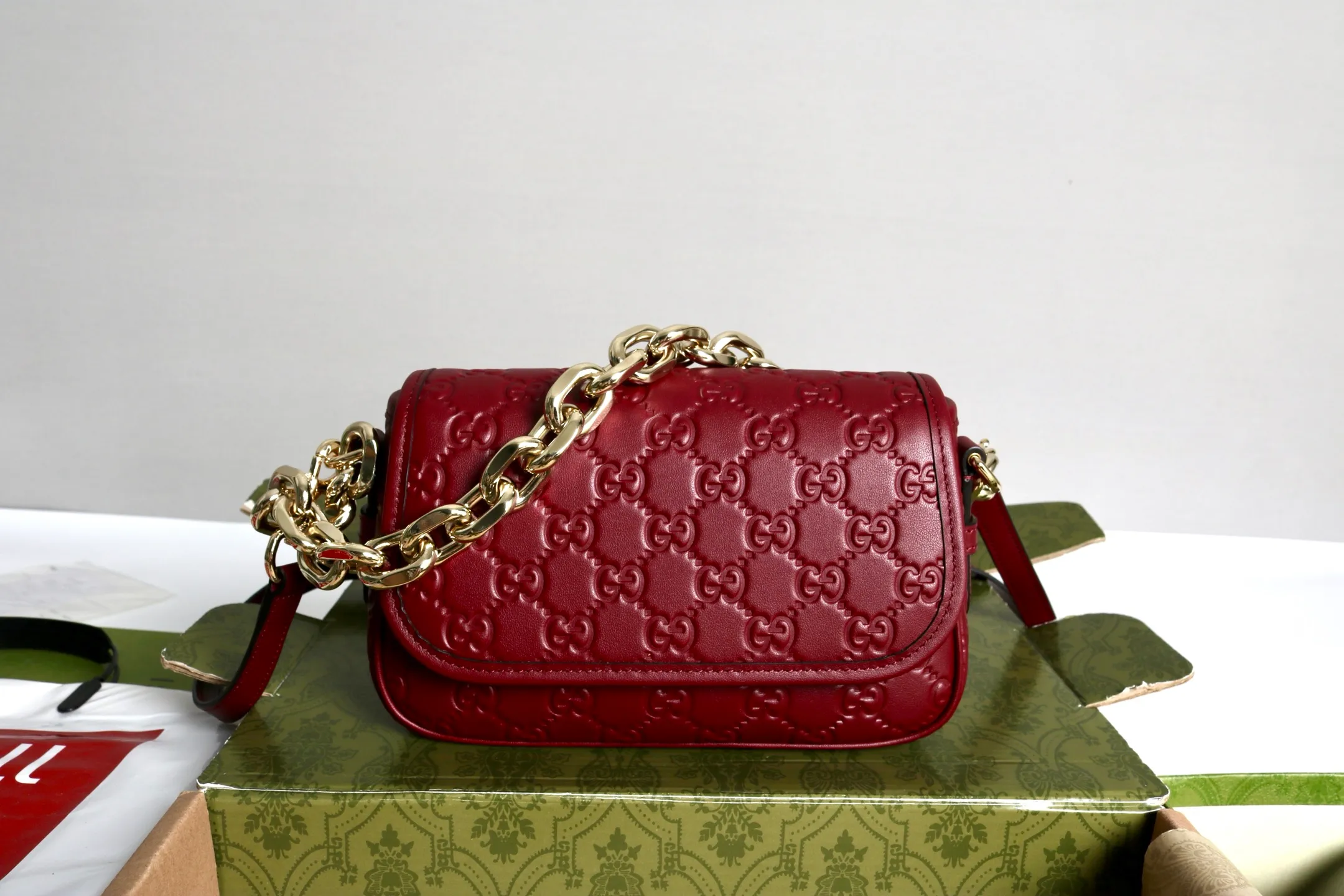 All categories Official website "Brand Women's Bags" Women's Bags 💙 GUCCI 2026 GUCCI new crossbody shoulder bag