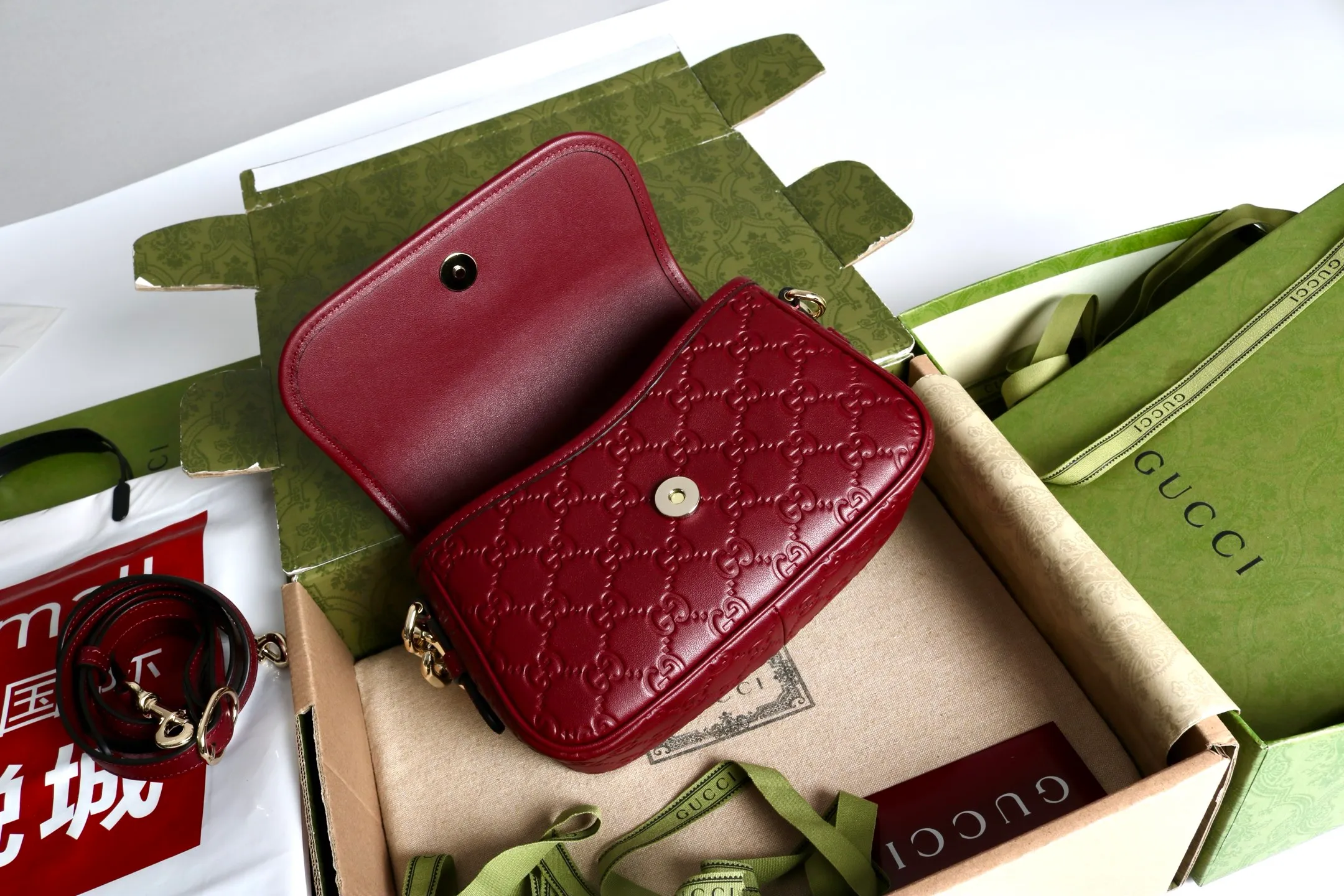 All categories Official website "Brand Women's Bags" Women's Bags 💙 GUCCI 2026 GUCCI new crossbody shoulder bag