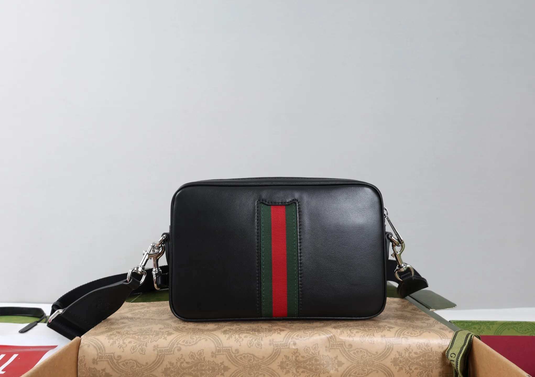 All categories Official website "Brand Women's Bags" Women's Bags 💙 GUCCI 2026 GUCCI new crossbody shoulder bag