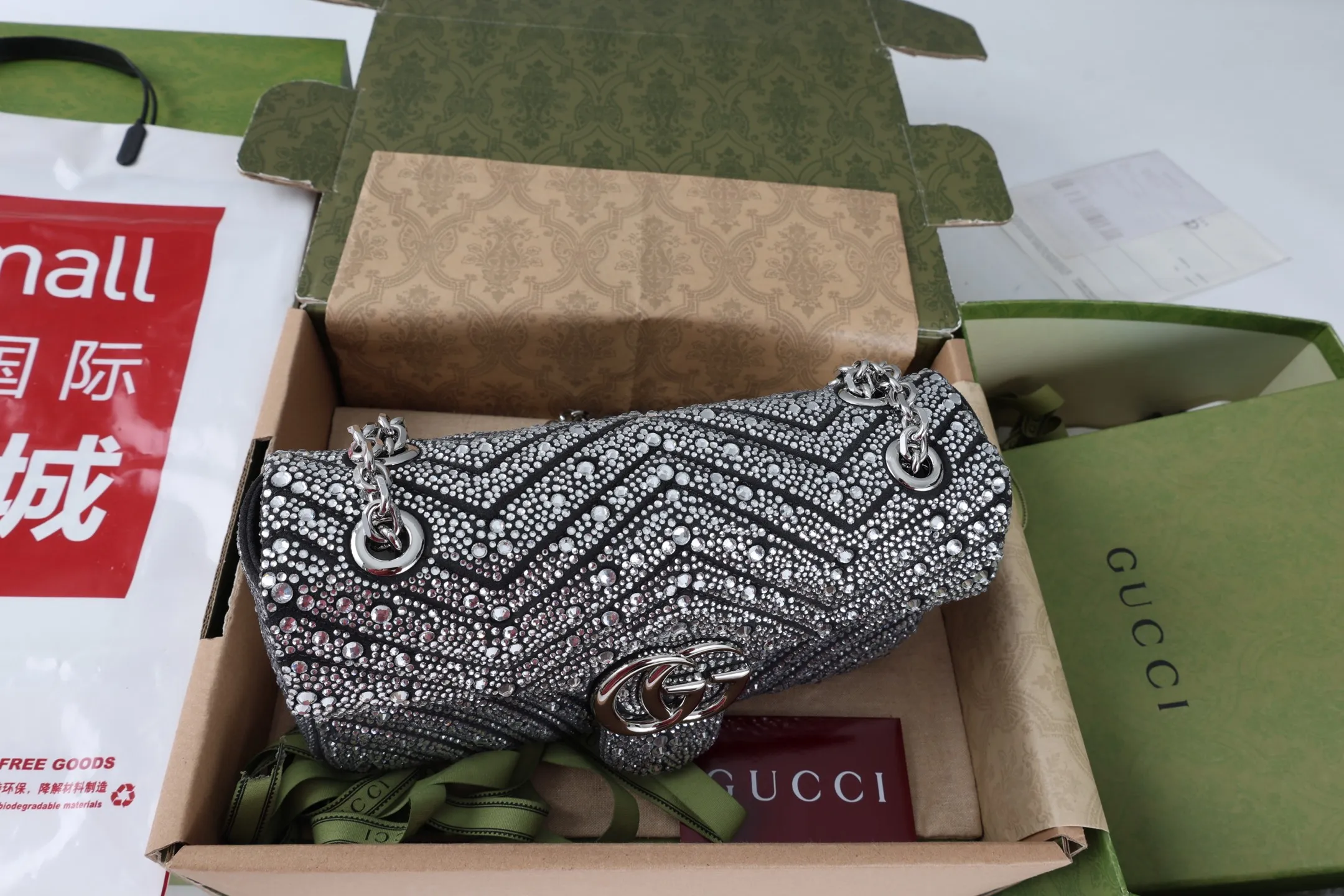 All categories Official website "Brand Women's Bags" Women's Bags 💙 GUCCI 2026 GUCCI new crossbody shoulder bag