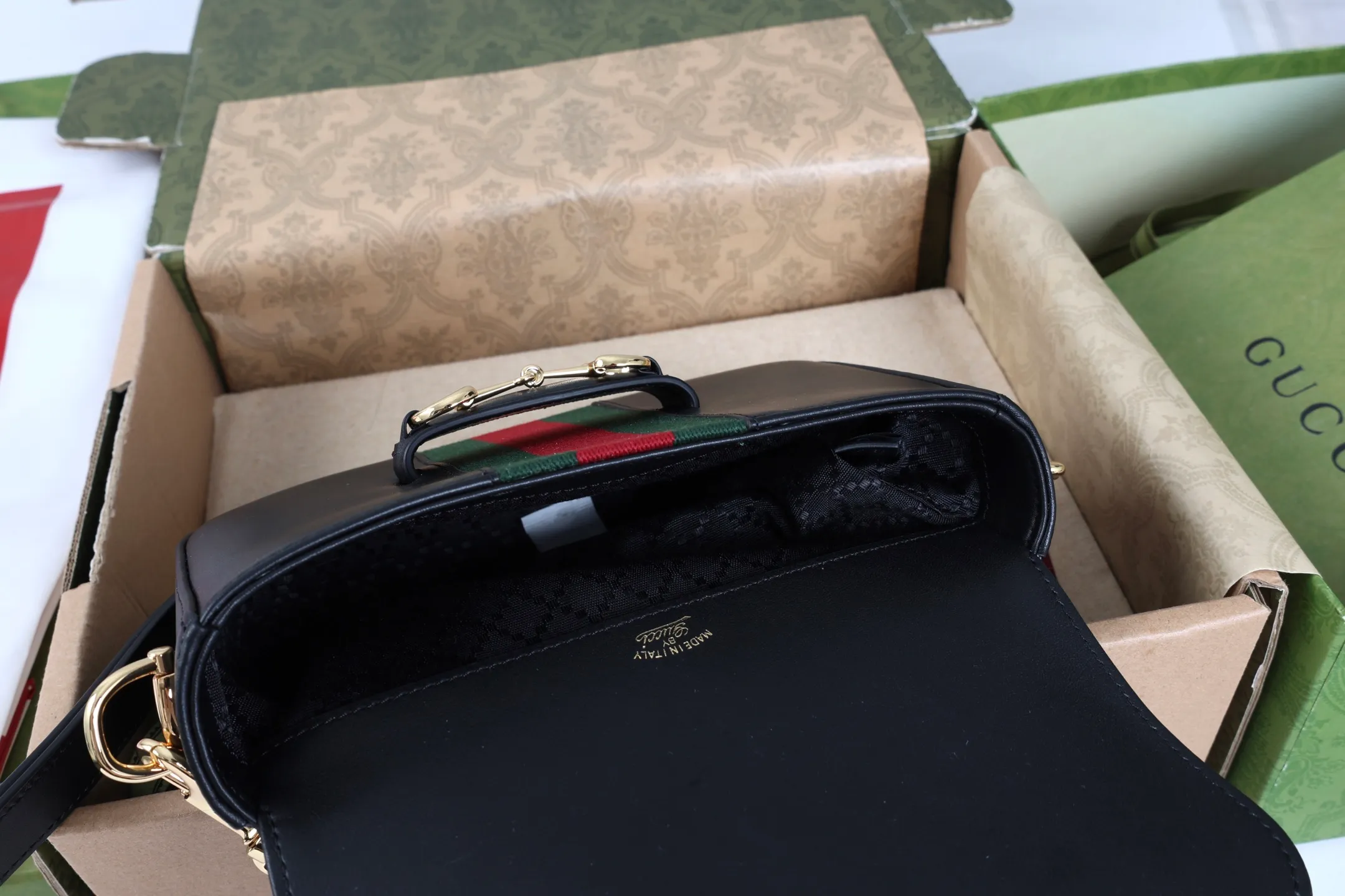 All categories Official website "Brand Women's Bags" Women's Bags 💙 GUCCI 2026 GUCCI new crossbody shoulder bag